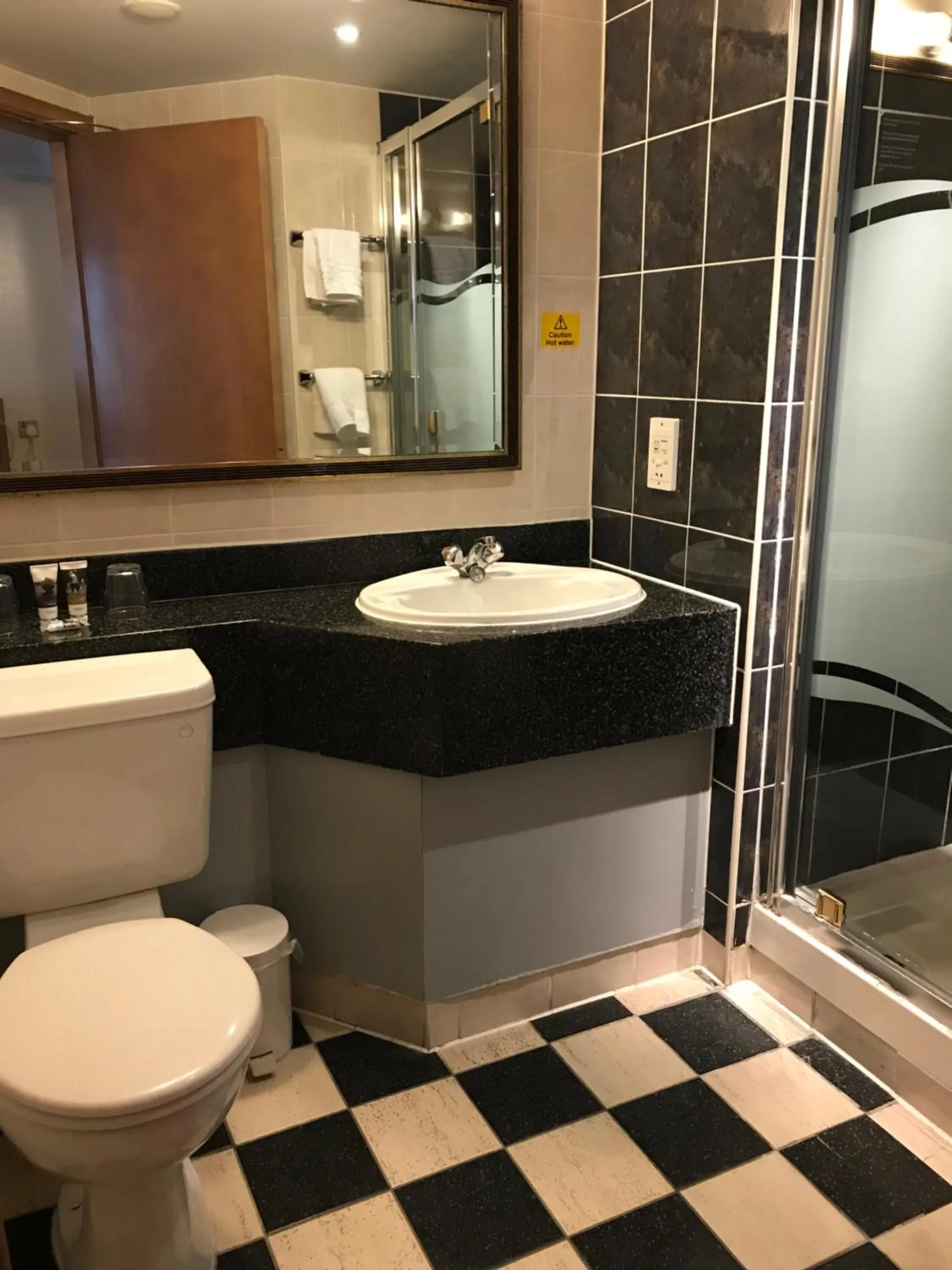 Toilet, Bathroom in Mercure Wetherby Hotel