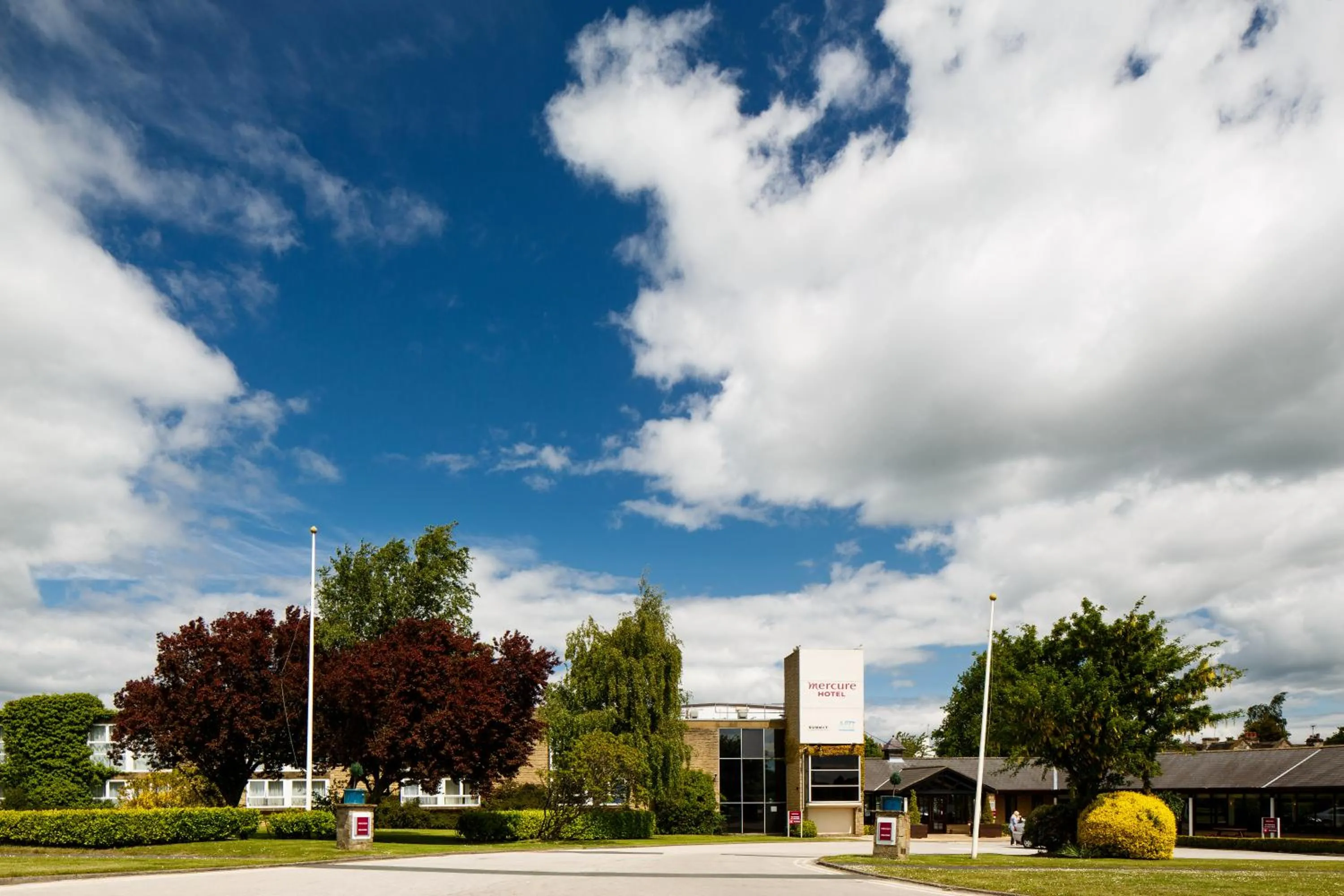 Facade/entrance in Mercure Wetherby Hotel