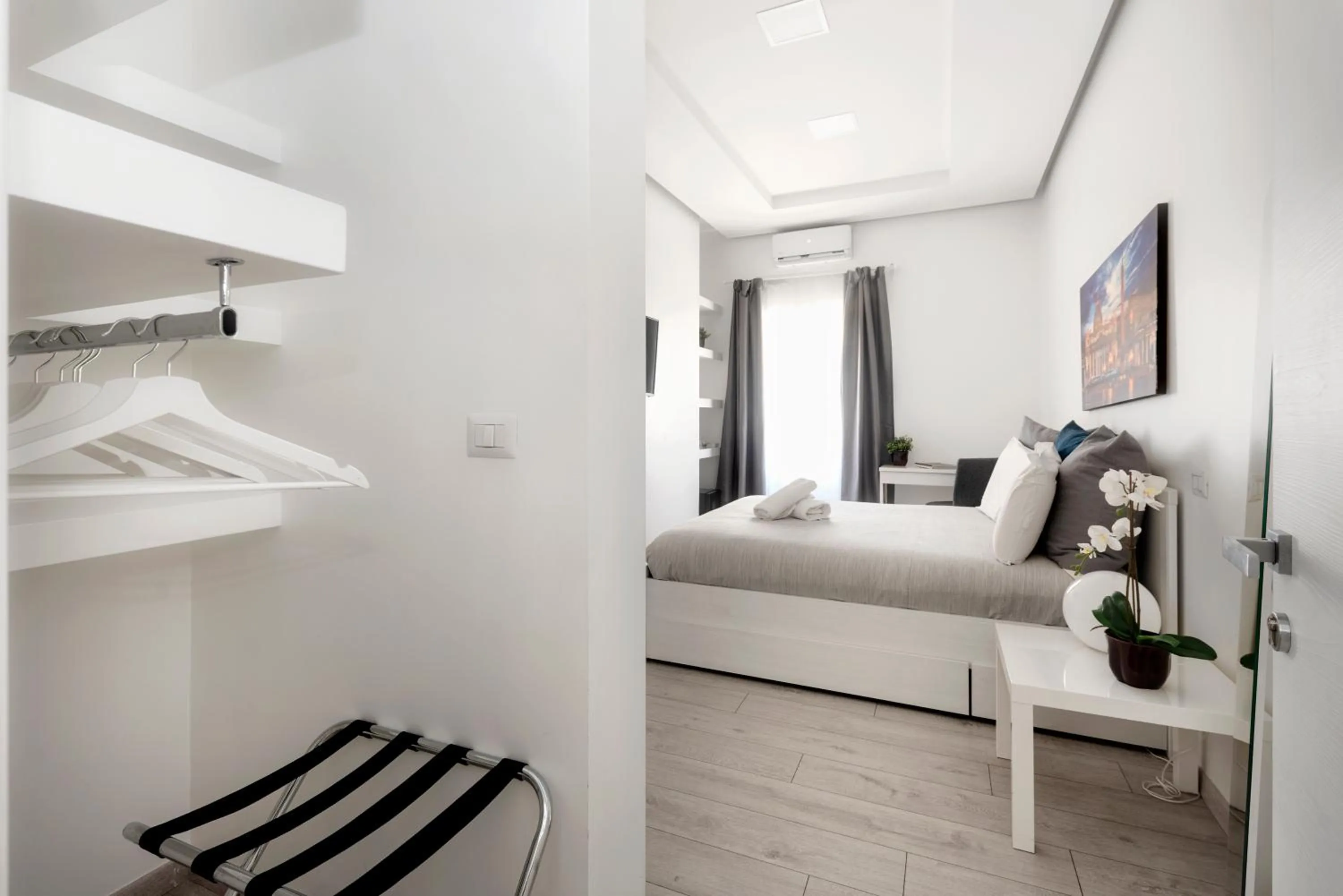 Decorative detail, Bed in Maison Piazza Cavour