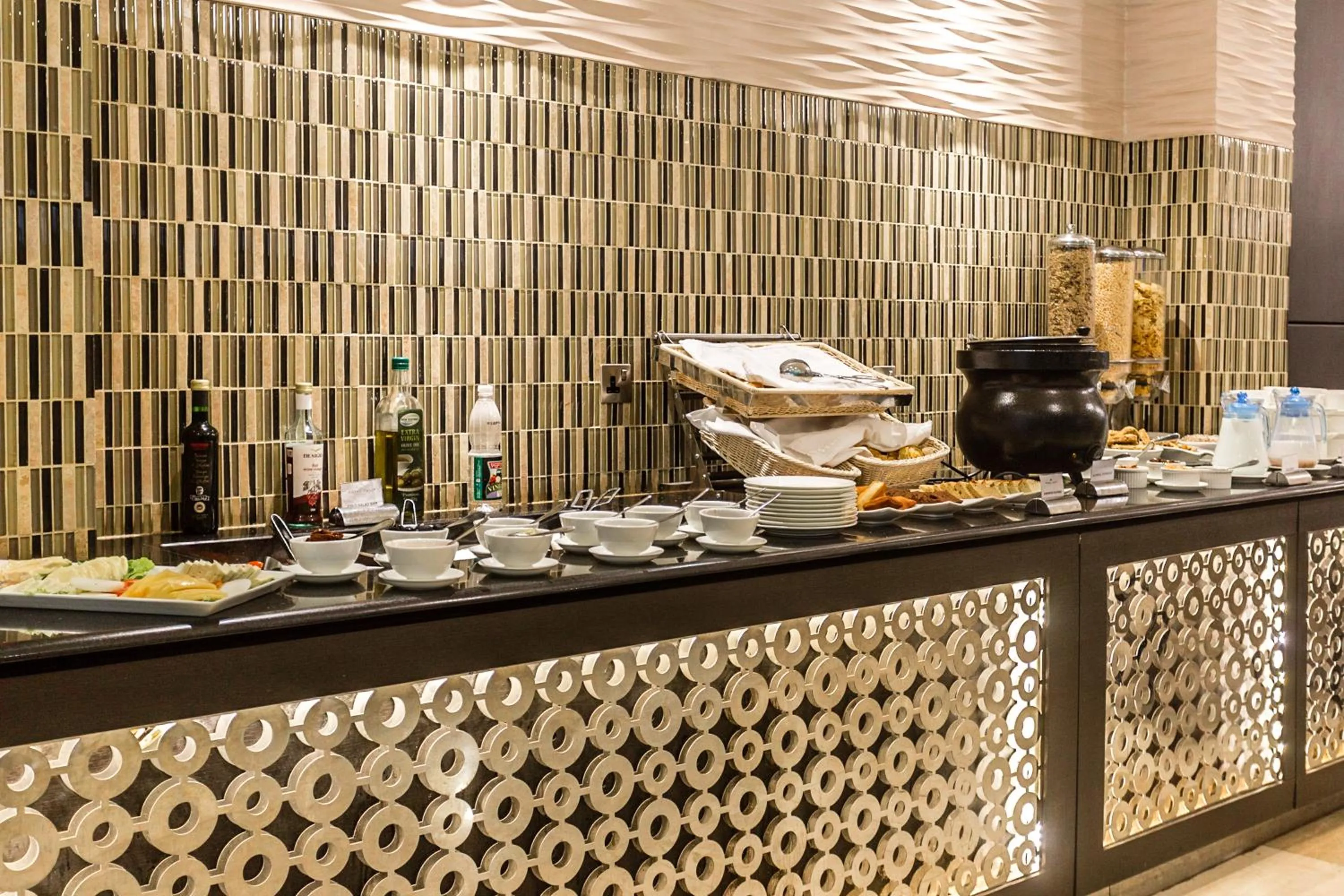 Restaurant/places to eat in Royal Tulip Canaan Nairobi