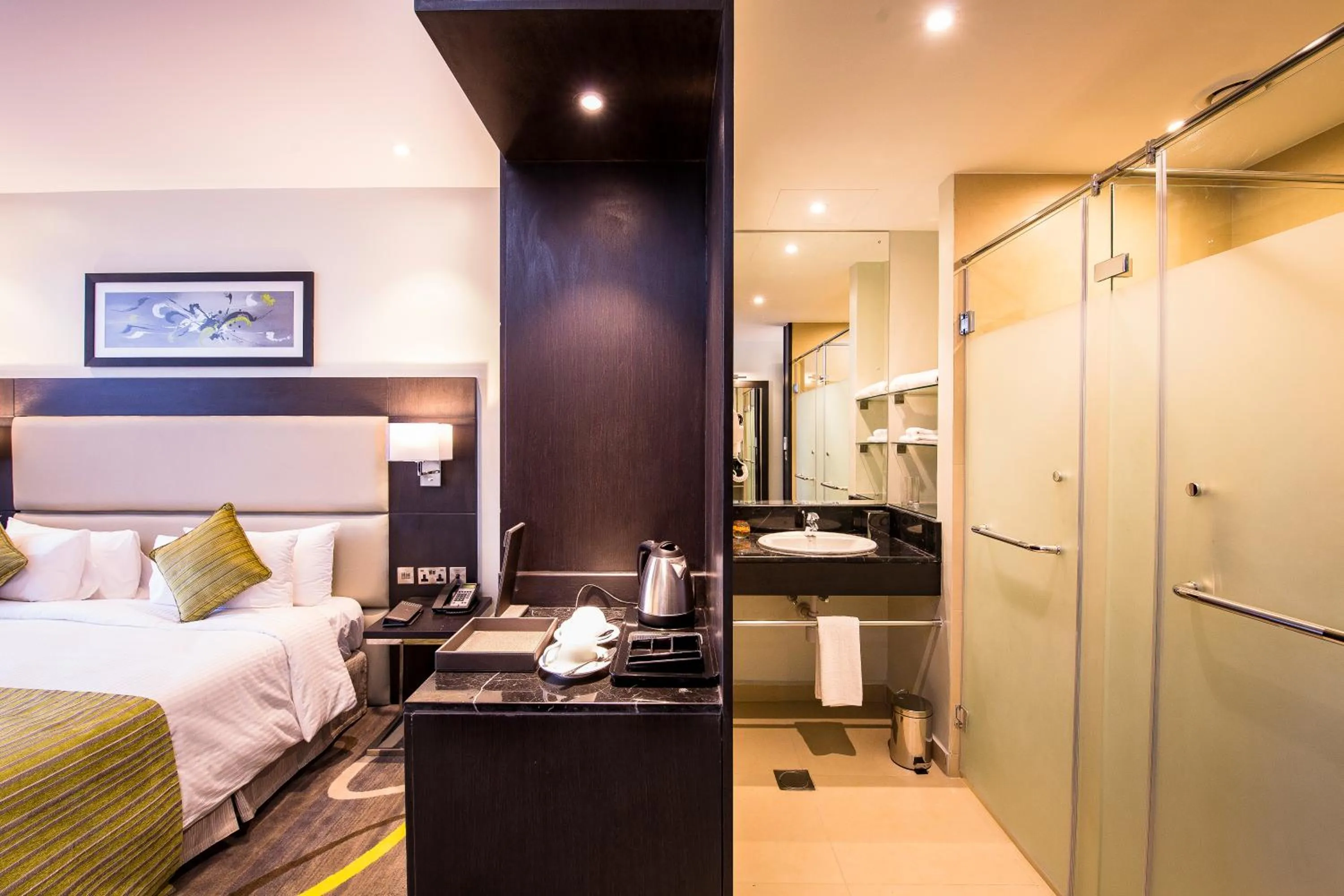Bathroom, Bed in Royal Tulip Canaan Nairobi