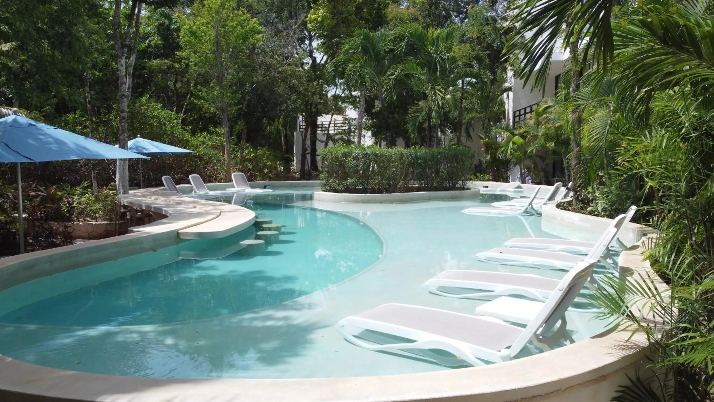 Swimming pool in Anah Tulum