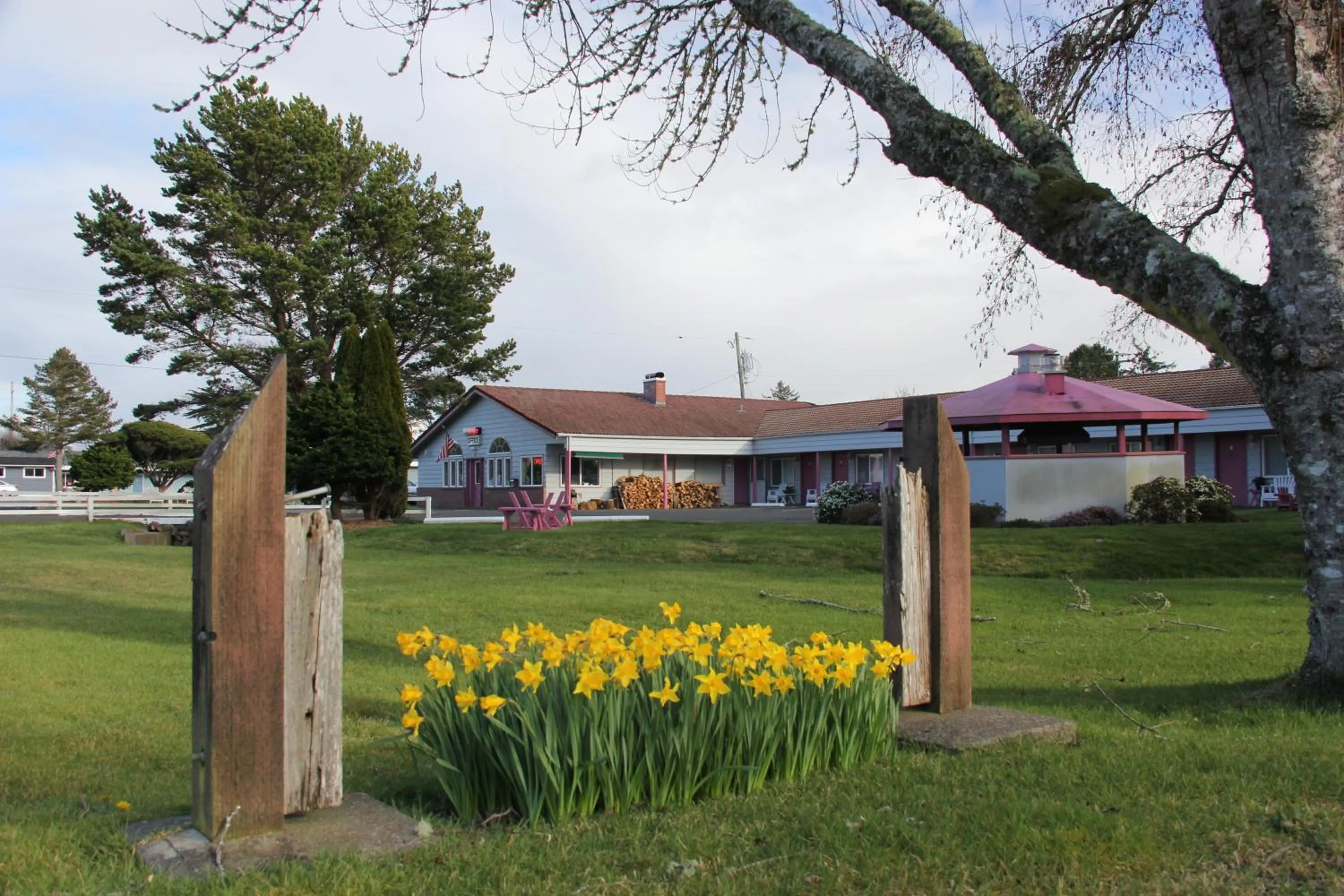 Facade/entrance in Mariners Cove Inn