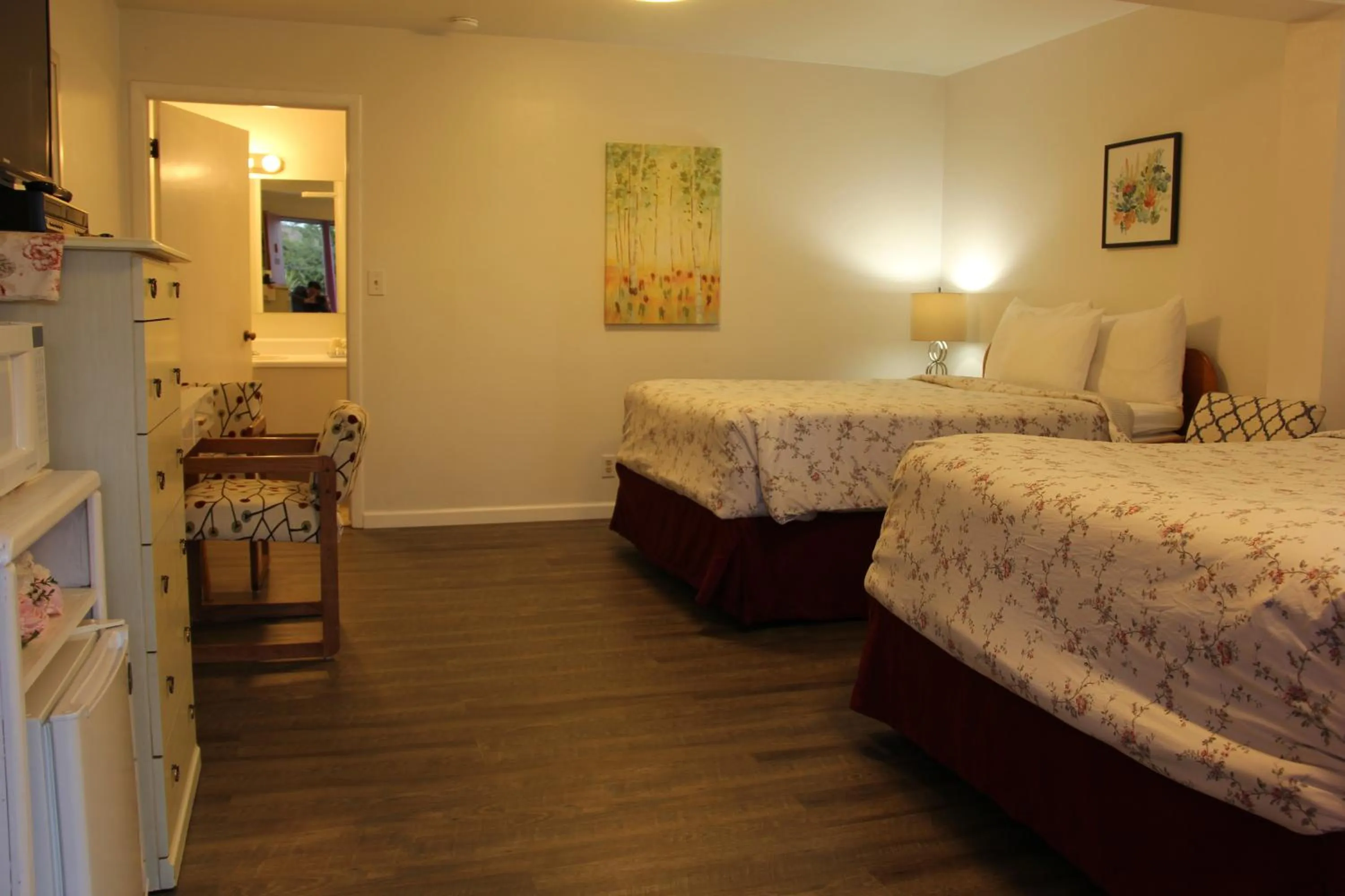 Bed in Mariners Cove Inn