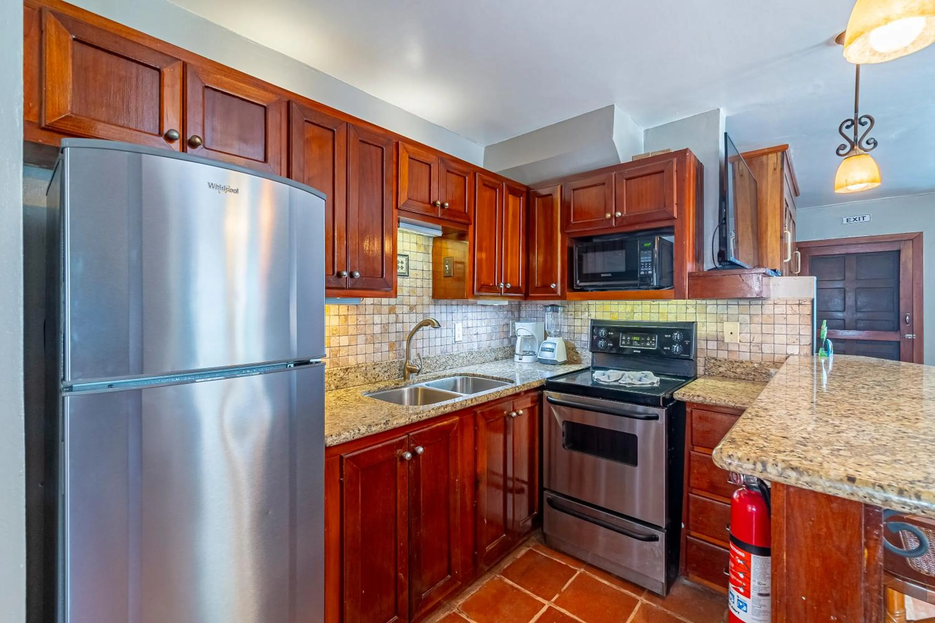 Kitchen or kitchenette in Tradewinds Paradise Villas