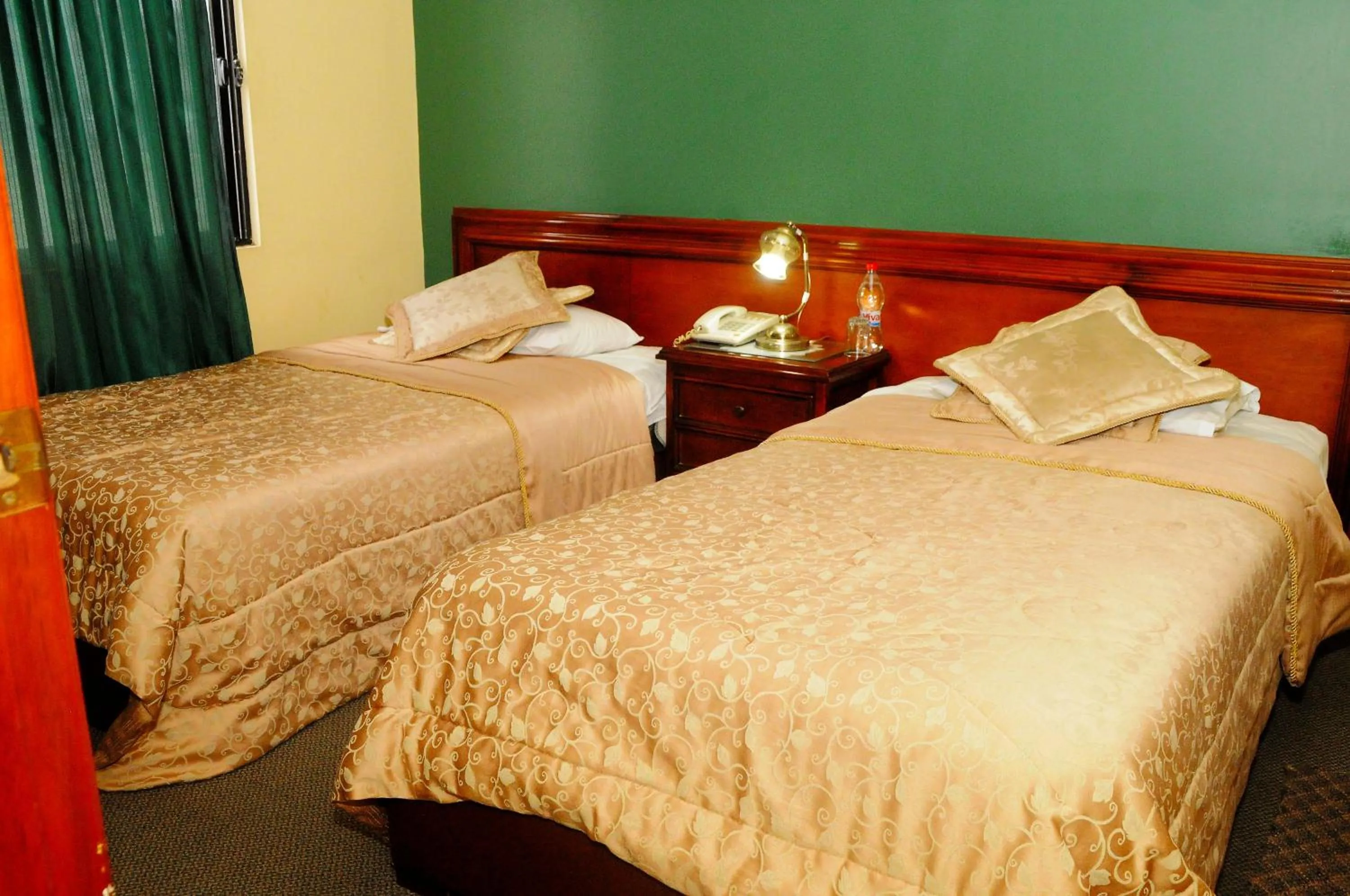 Bed in Colony Inn Hotel