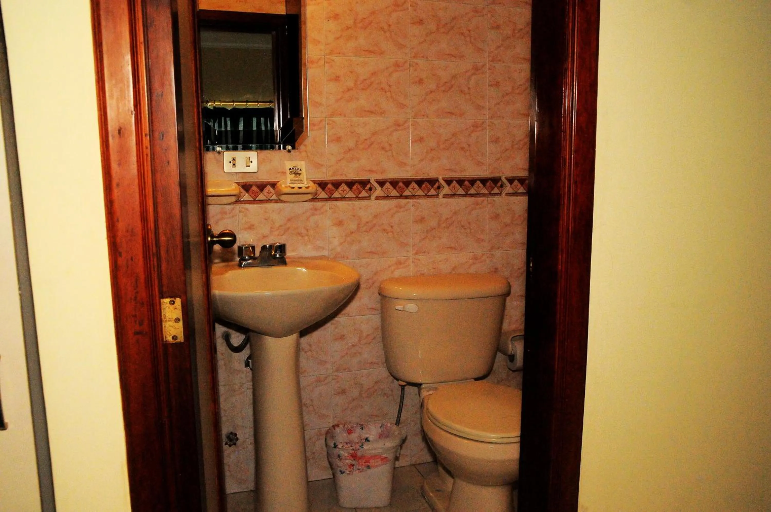 Bathroom in Colony Inn Hotel