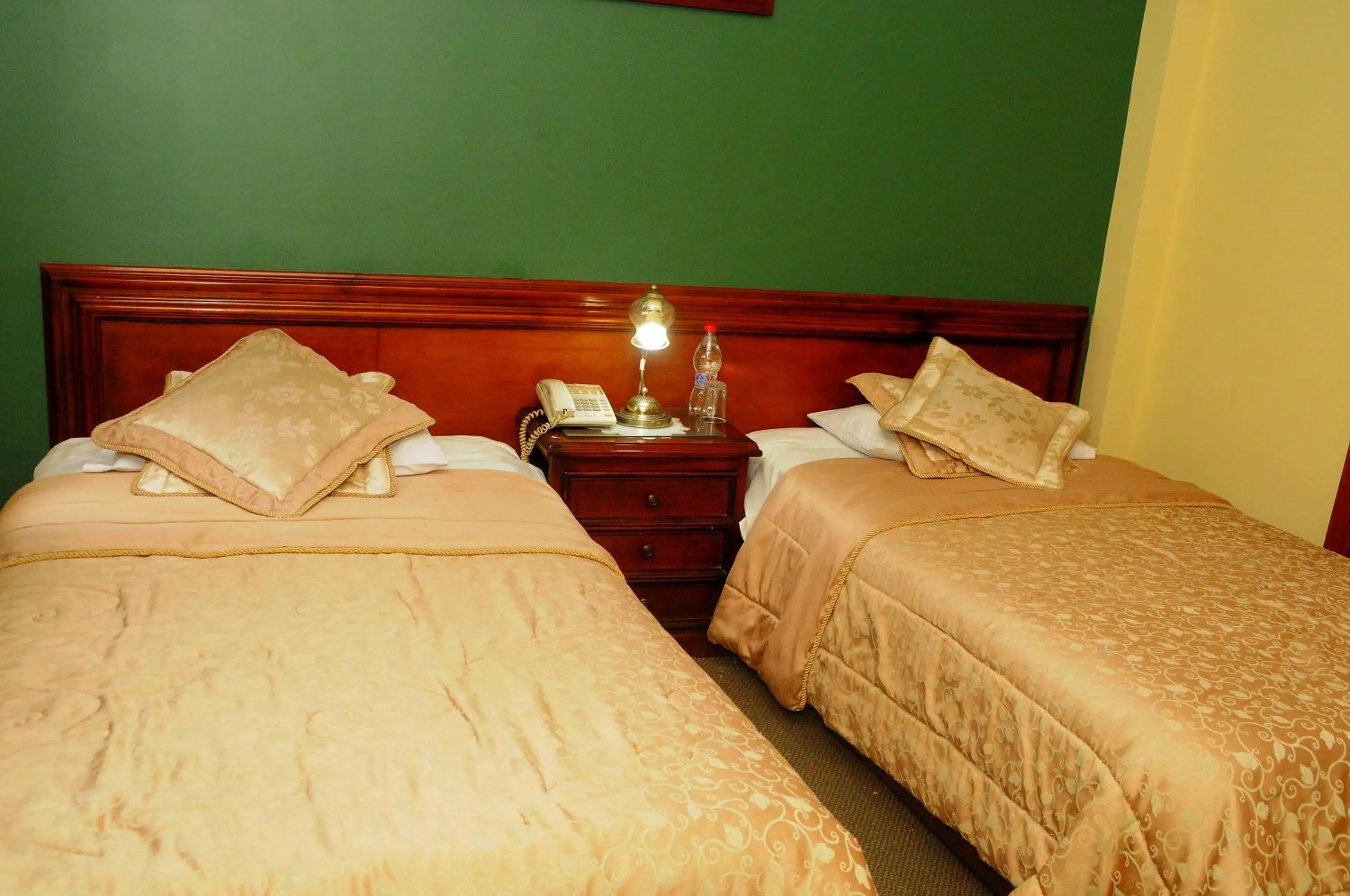 Bed in Colony Inn Hotel