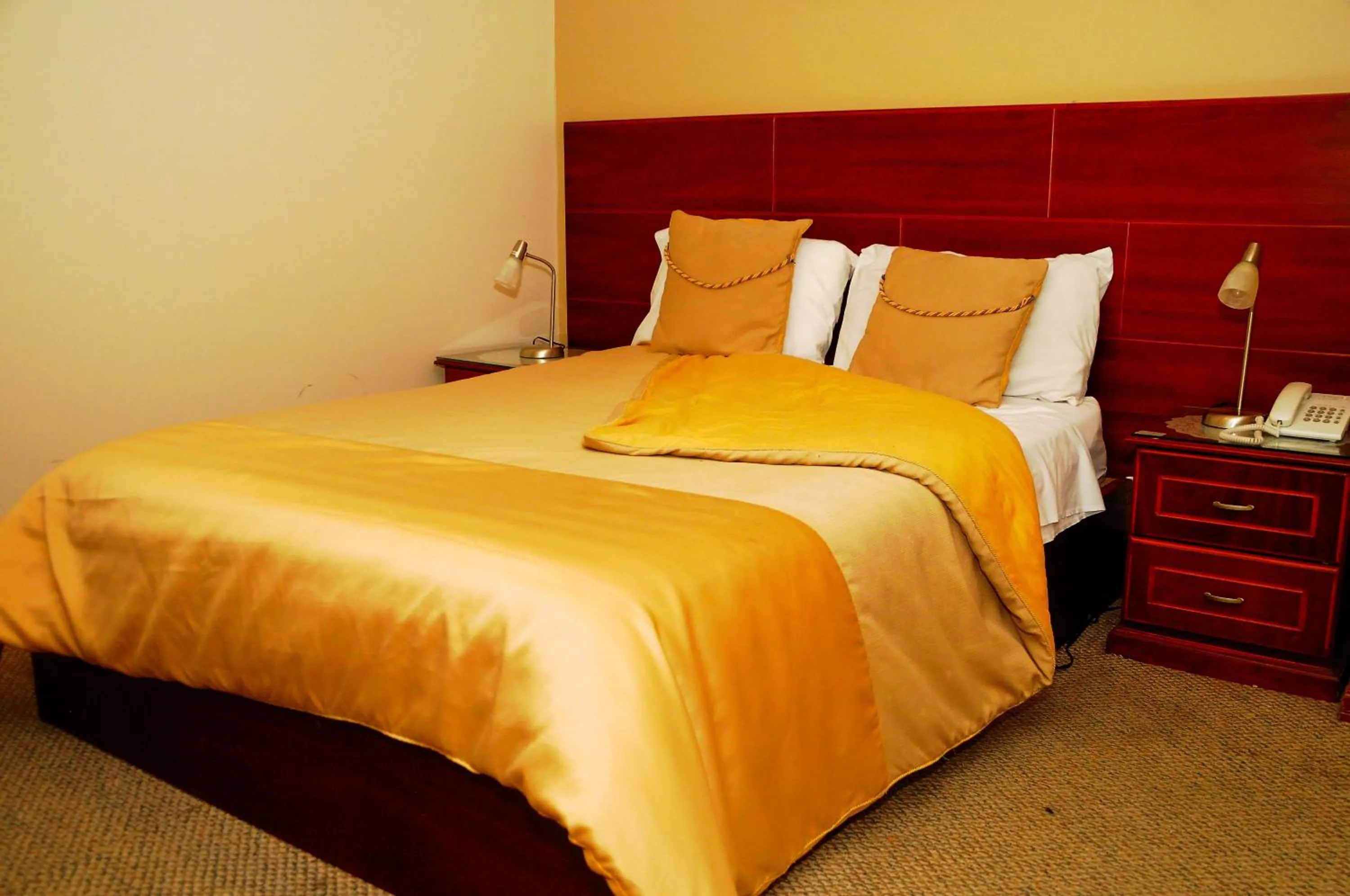 Bedroom, Bed in Colony Inn Hotel