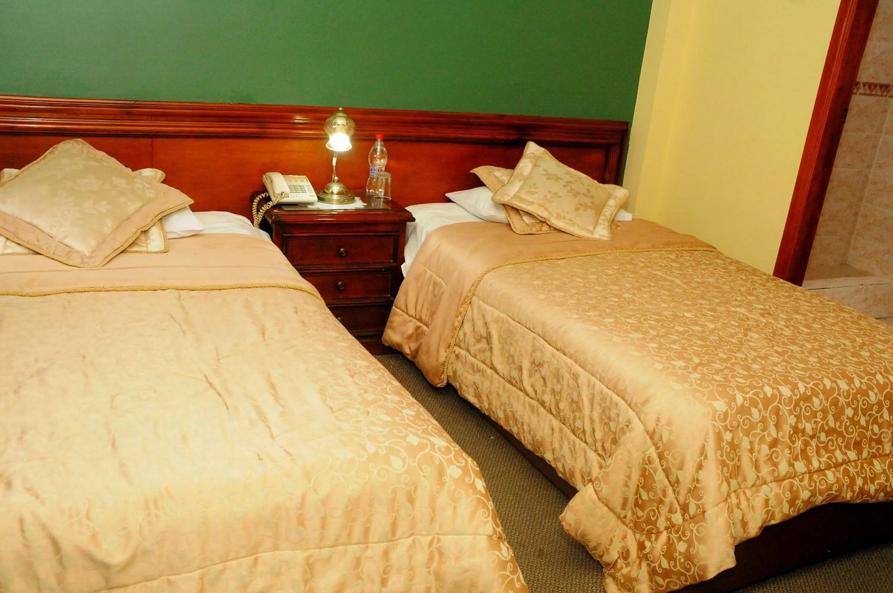 Bed in Colony Inn Hotel