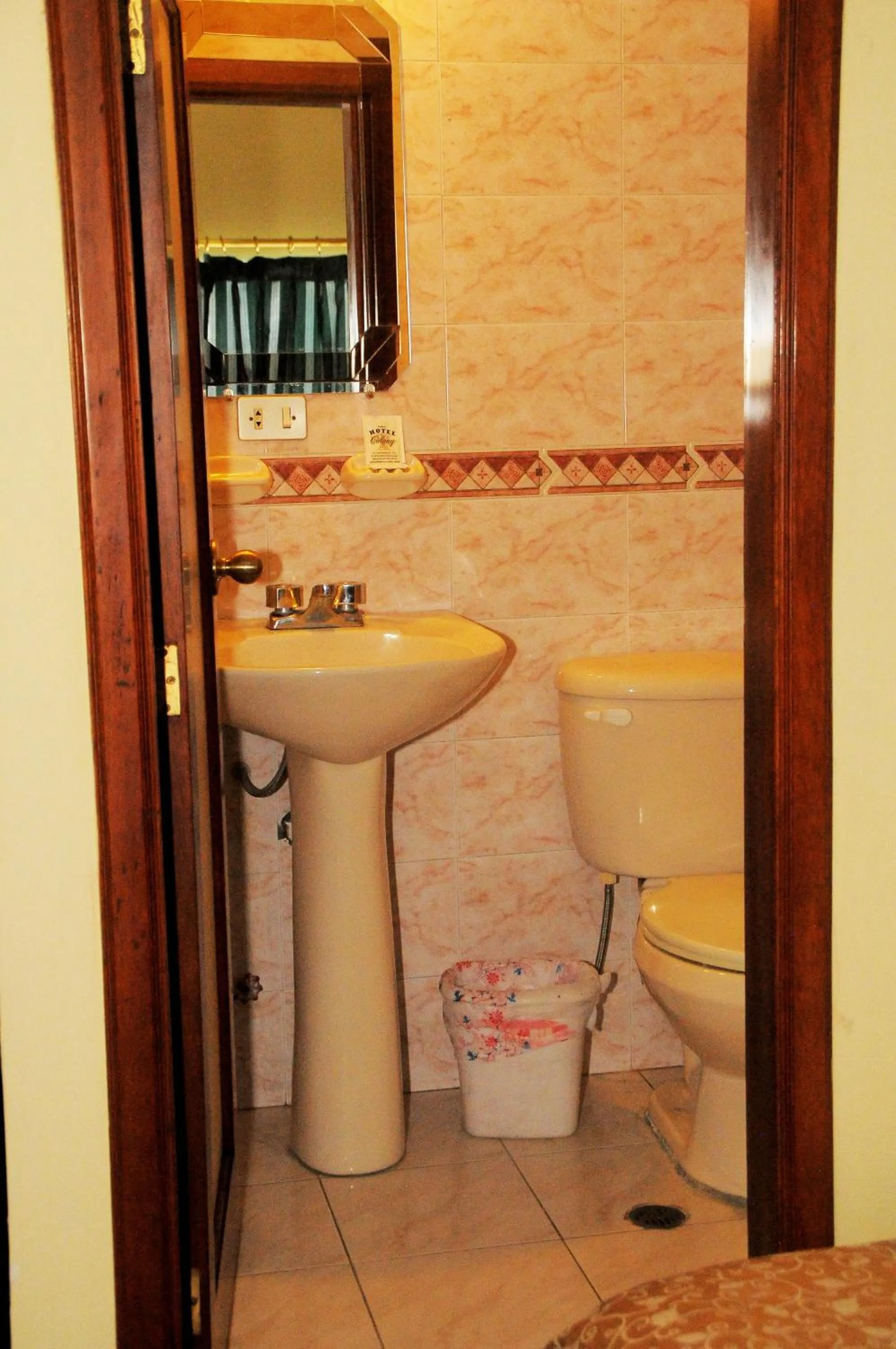 Bathroom in Colony Inn Hotel