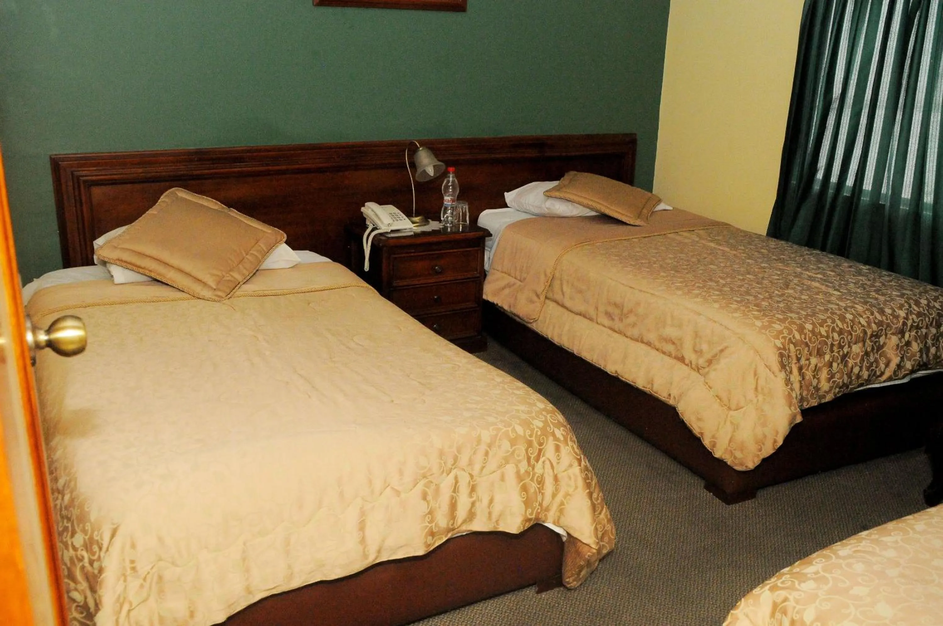 Bed in Colony Inn Hotel