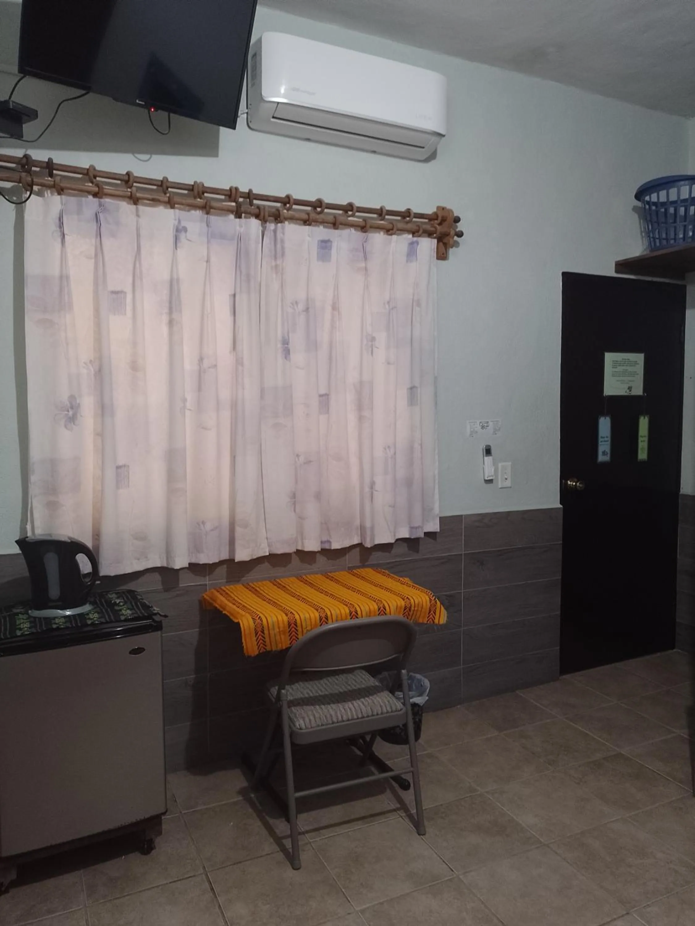 TV and multimedia in Pension Baja Paradise