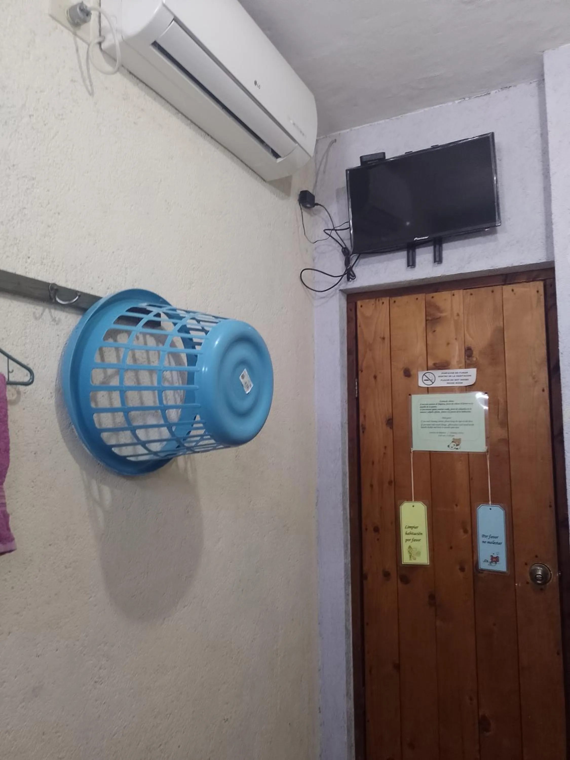 TV and multimedia in Pension Baja Paradise