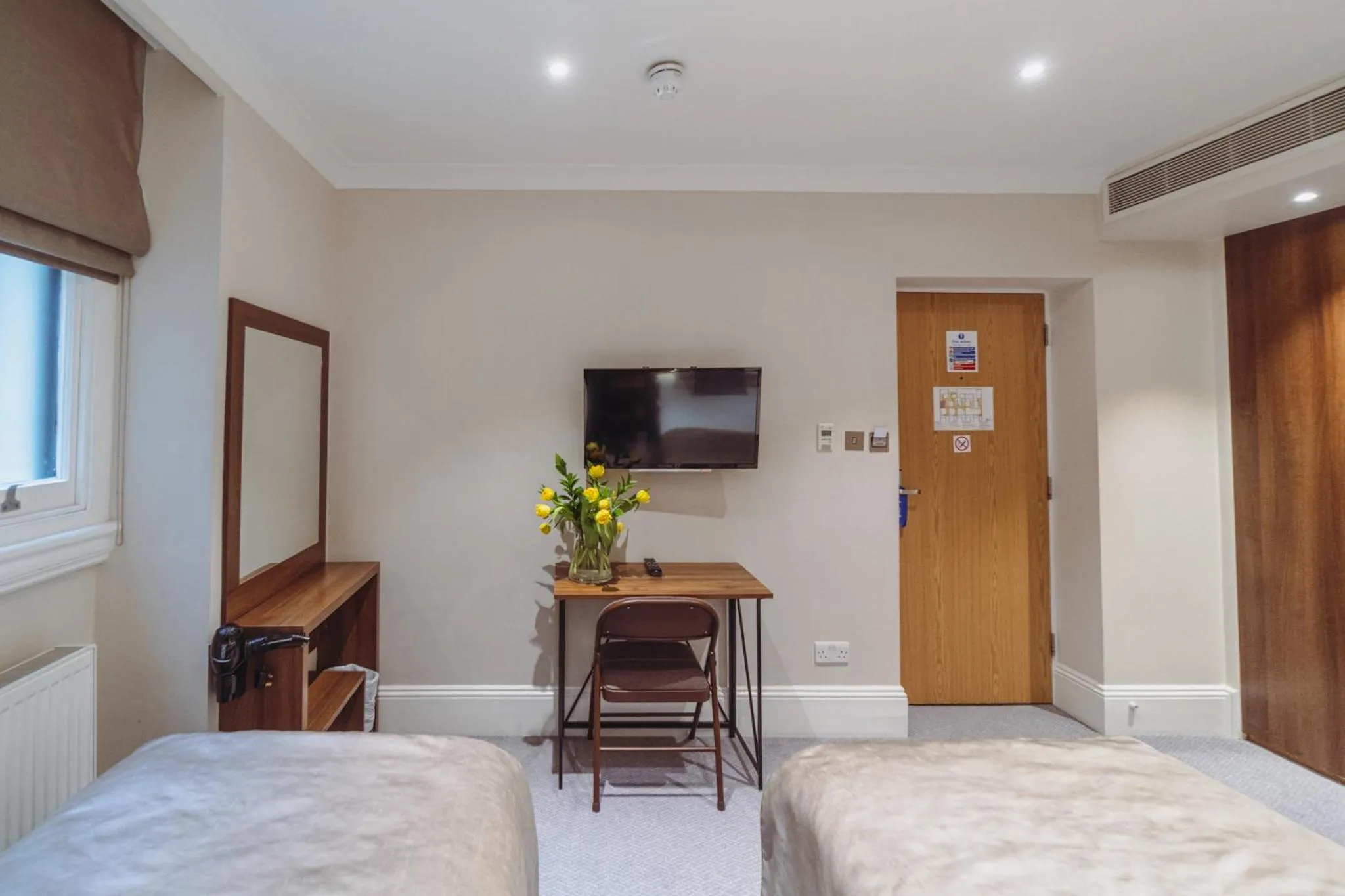 Bedroom, Bed in London House Hotel