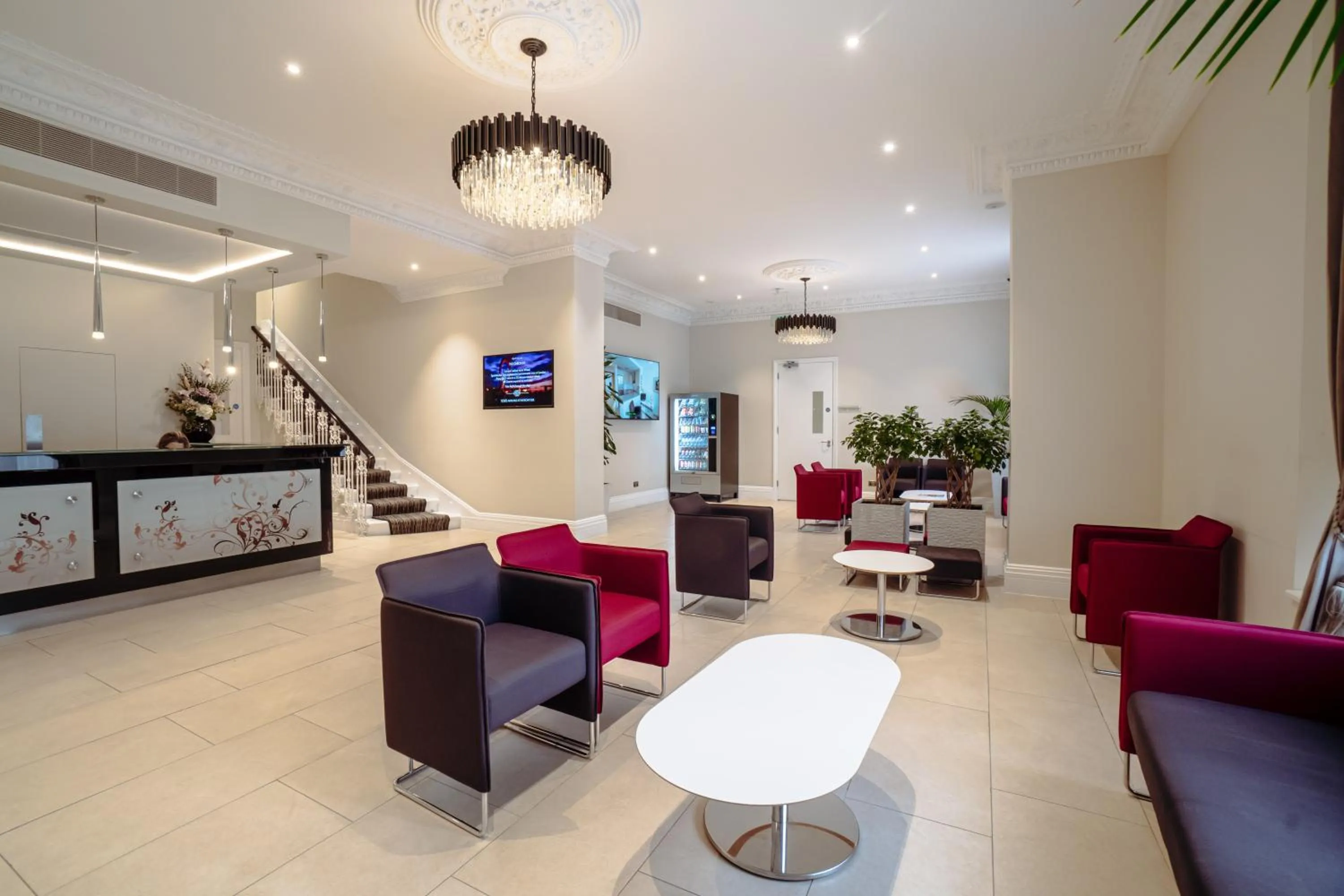 Living room in London House Hotel