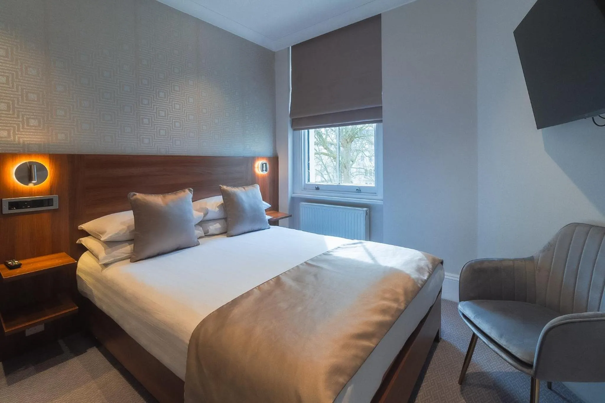 Bedroom, Bed in London House Hotel