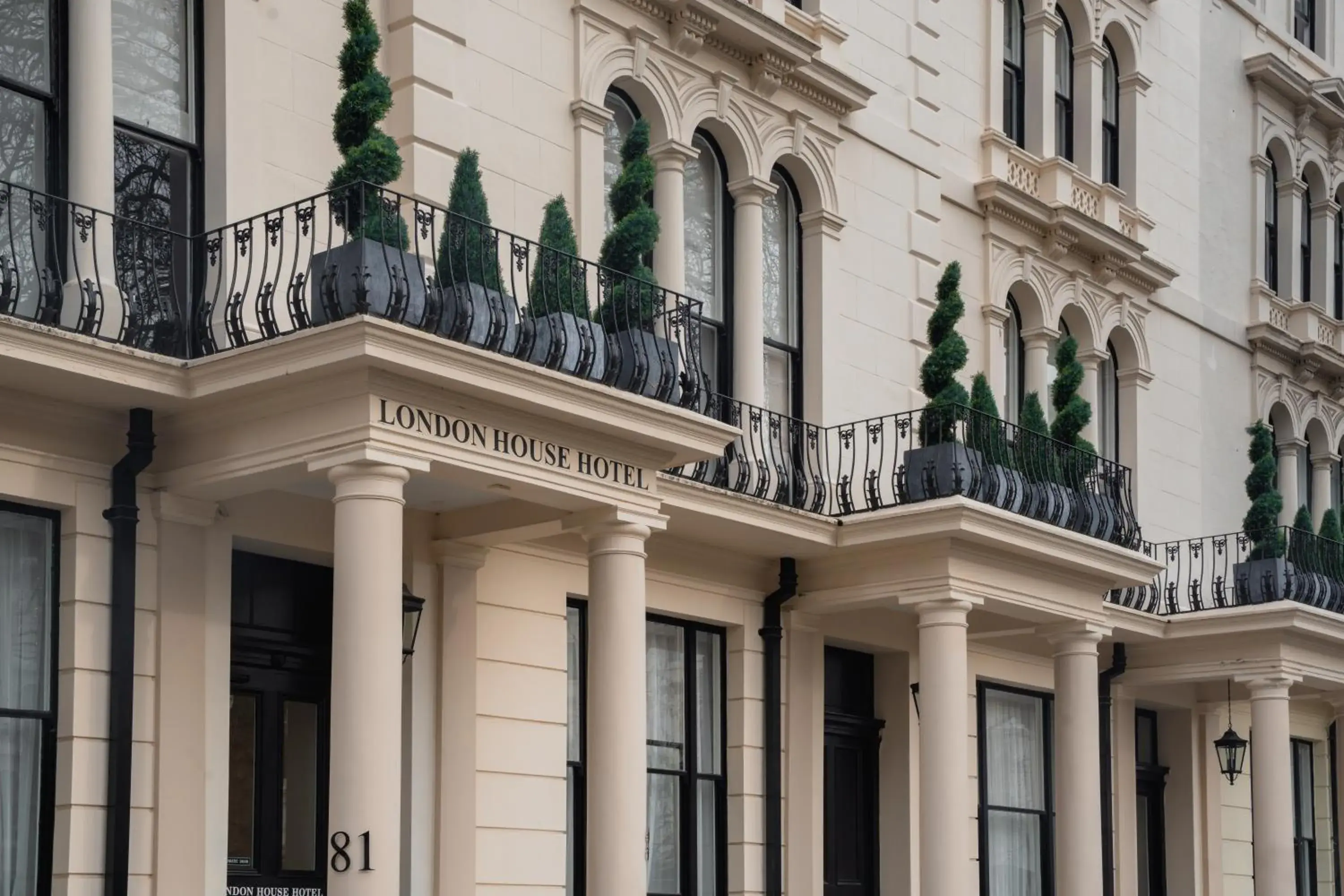 Property building in London House Hotel Property building in London House Hotel