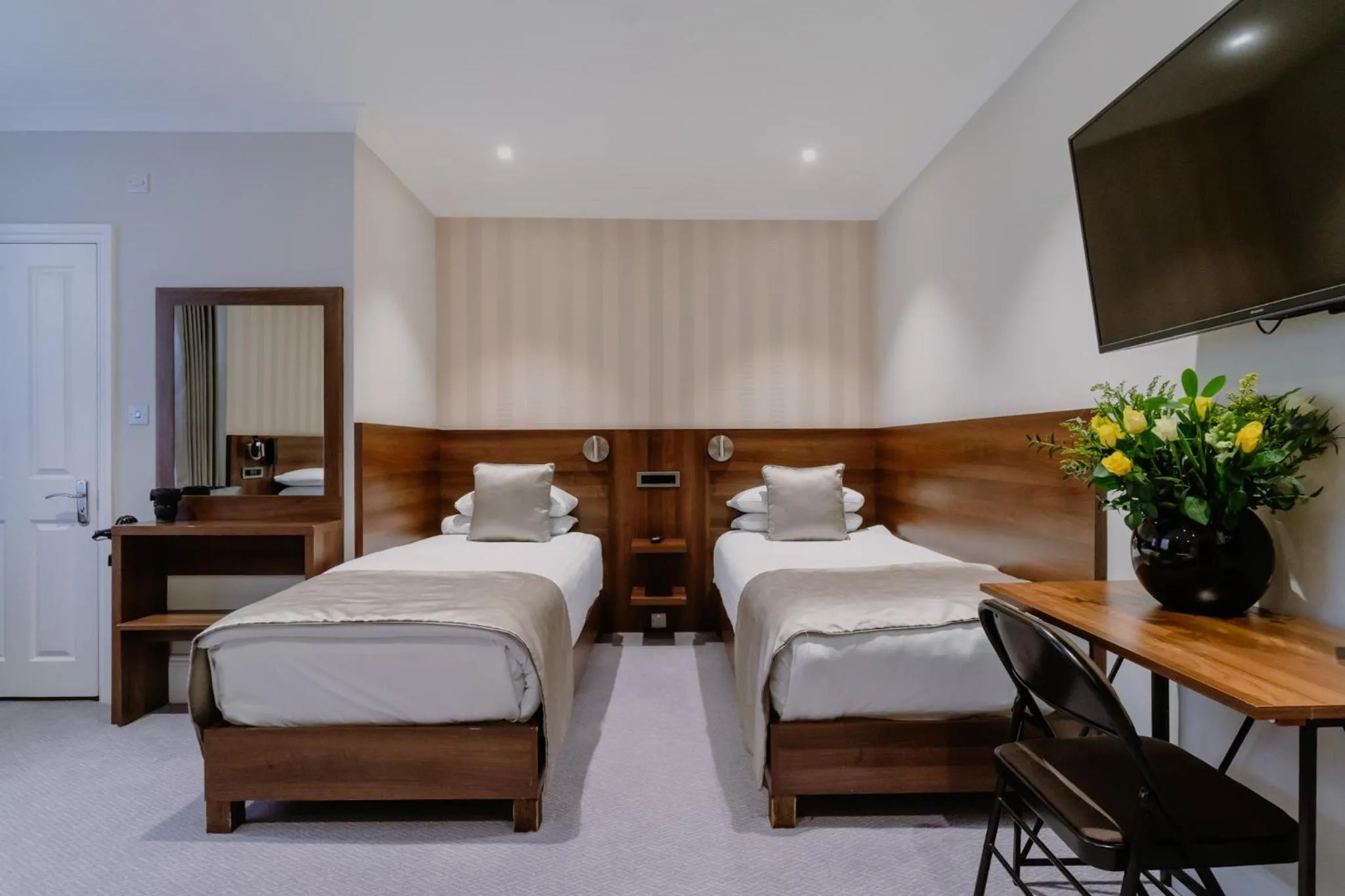 Quadruple Room in London House Hotel