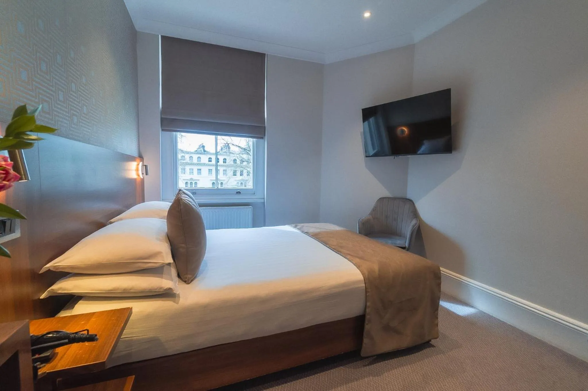 Bedroom, Bed in London House Hotel