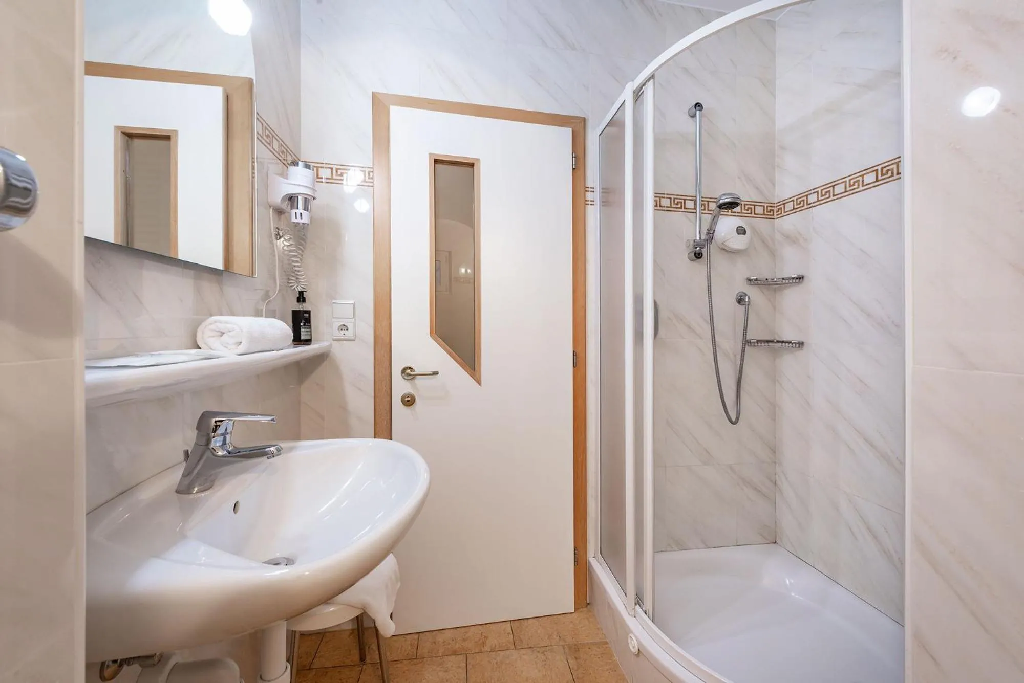 Bathroom in Hotel Weisse Lilie - B&B