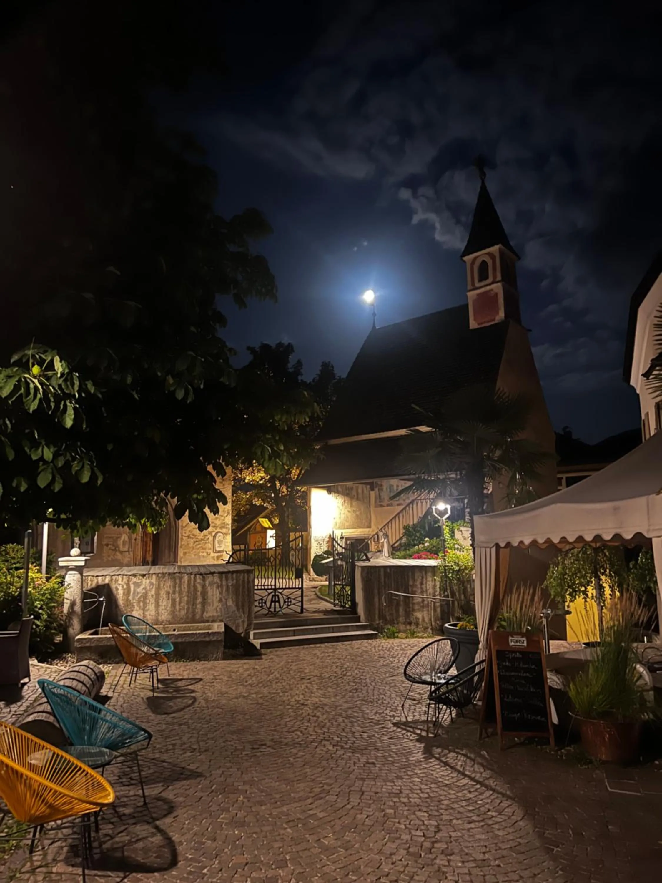 Night in Hotel Weisse Lilie - B&B