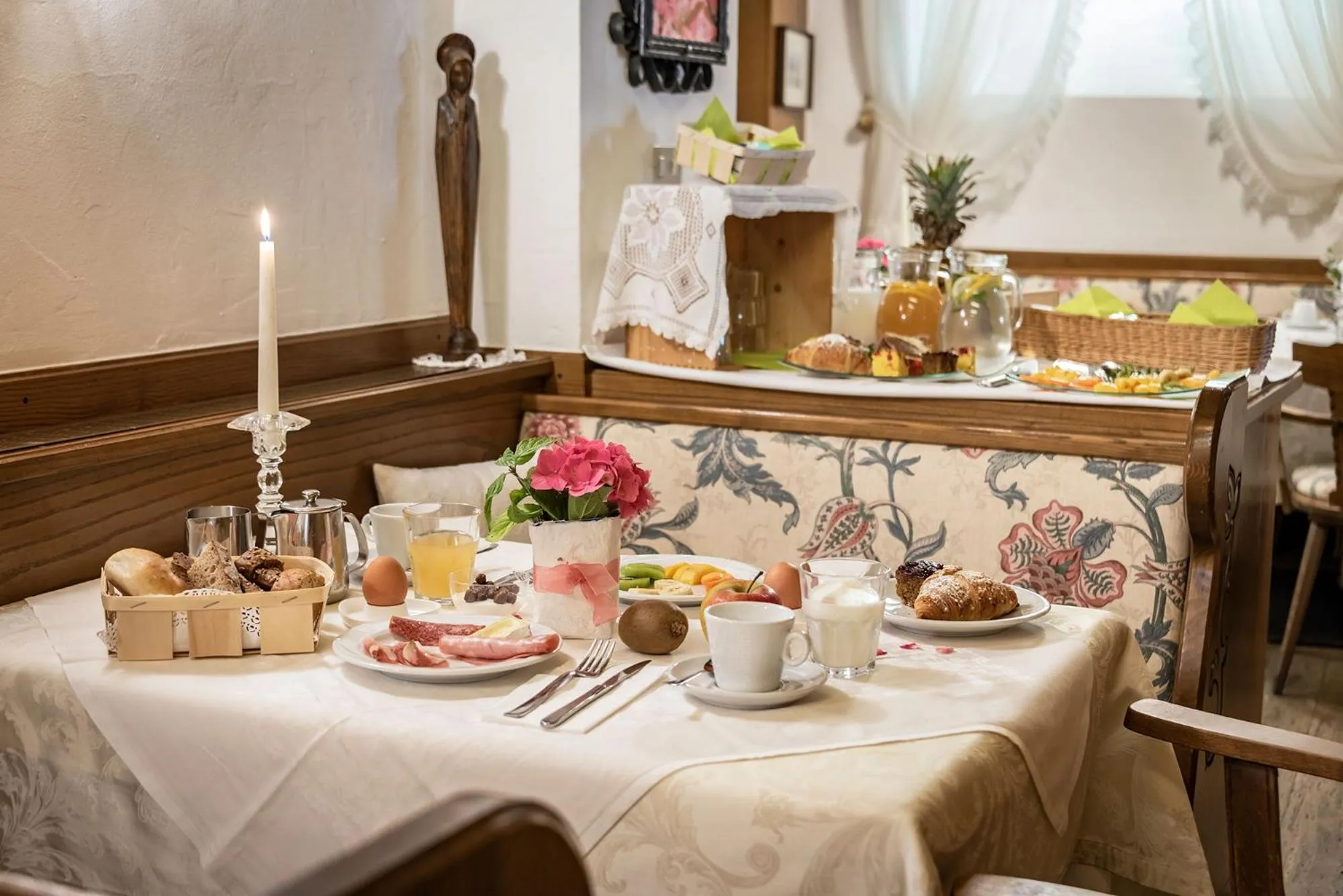 Food and drinks in Hotel Weisse Lilie - B&B