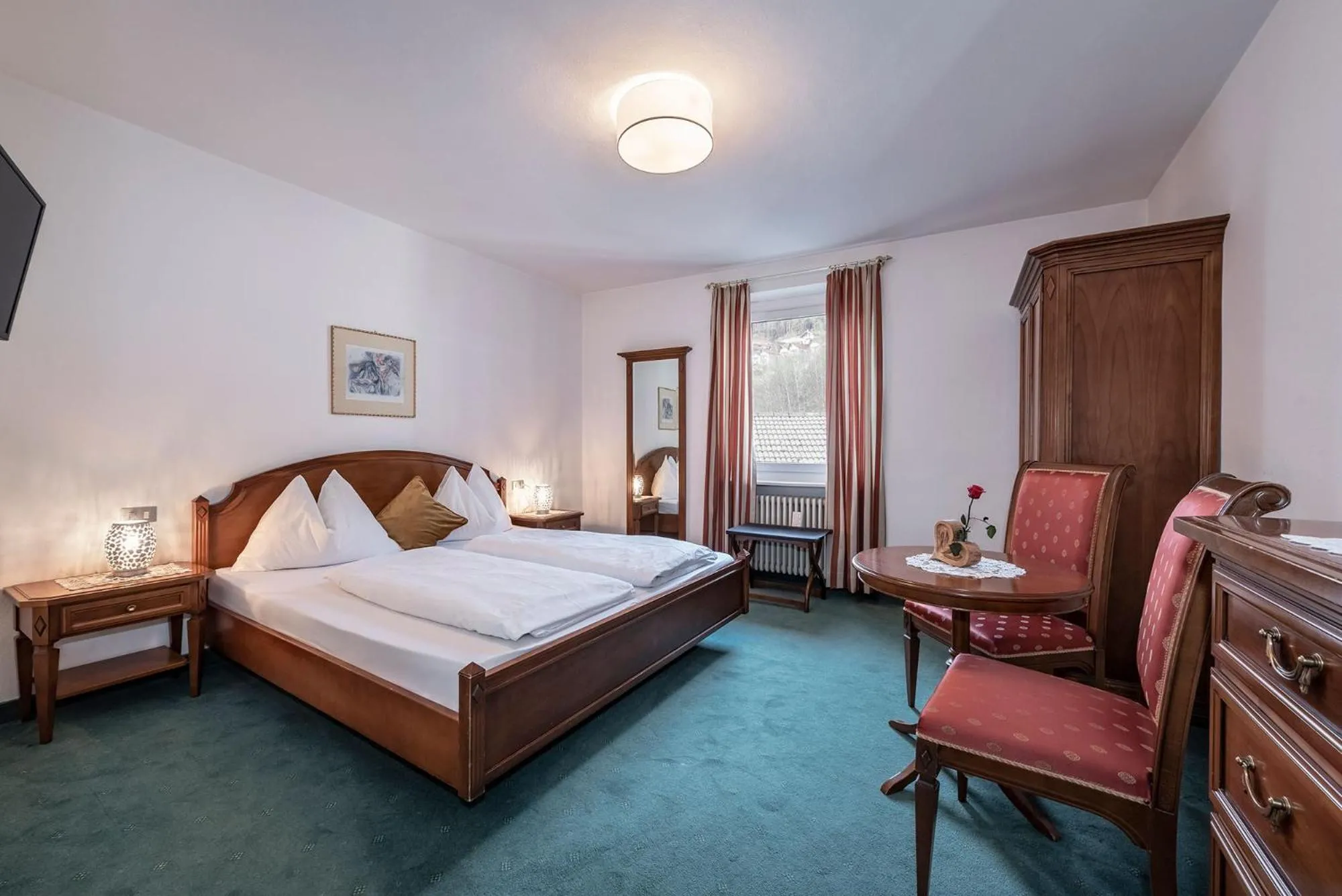 Photo of the whole room, Bed in Hotel Weisse Lilie - B&B