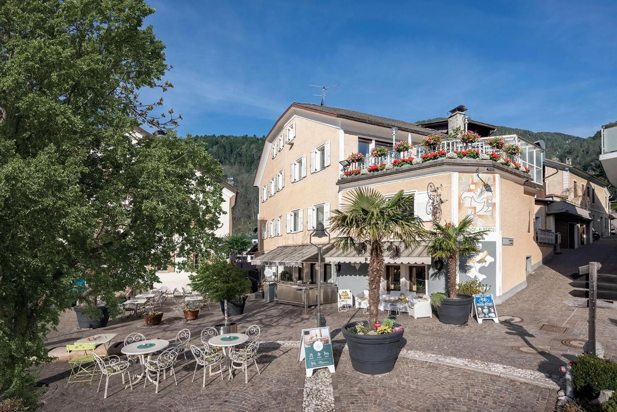 Property building in Hotel Weisse Lilie - B&B