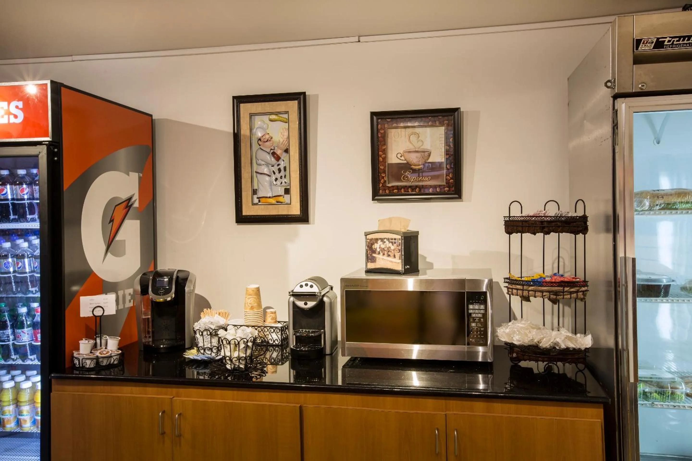 Restaurant/places to eat in Flamingo Express Hotel