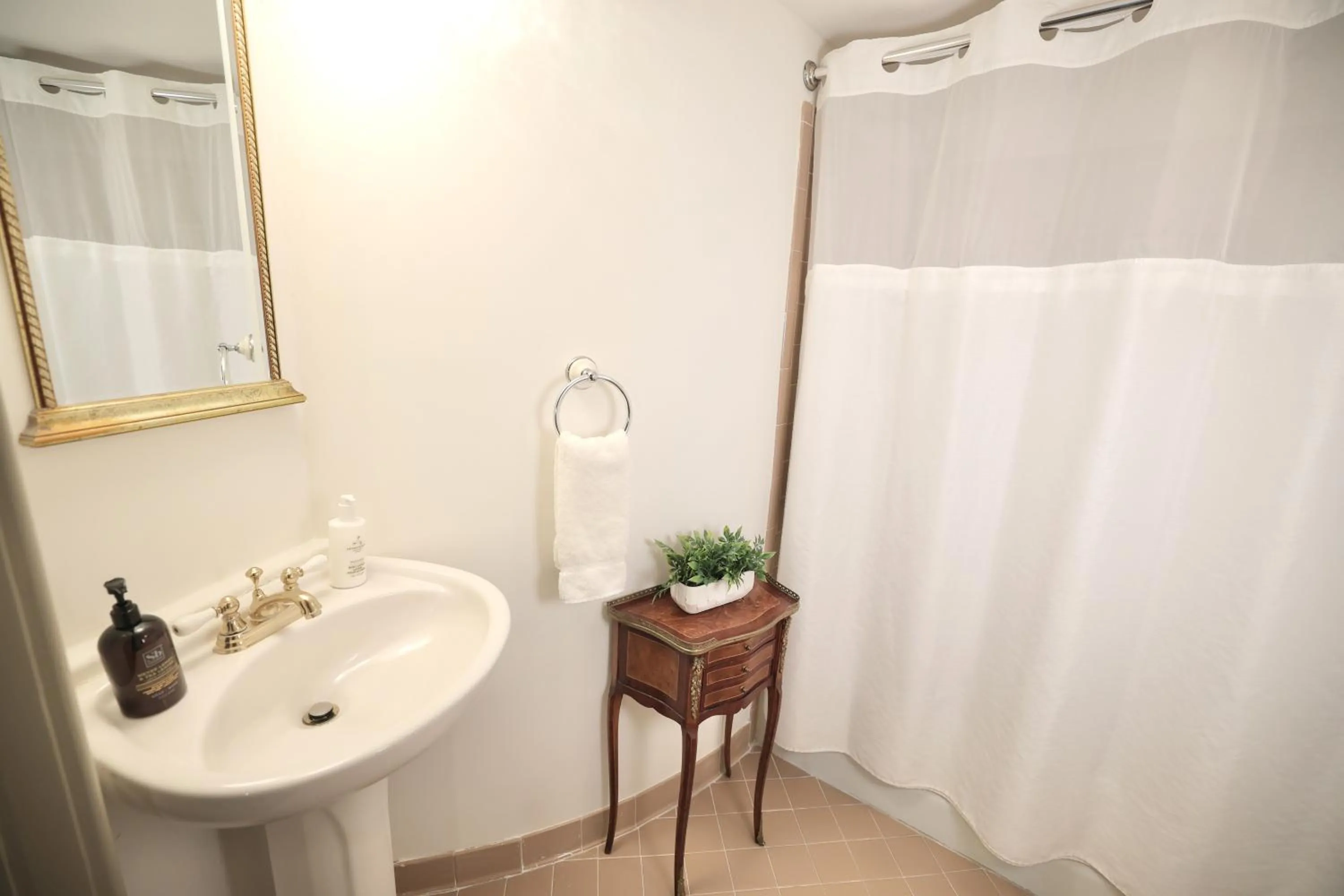 Bathroom in Foley House Inn