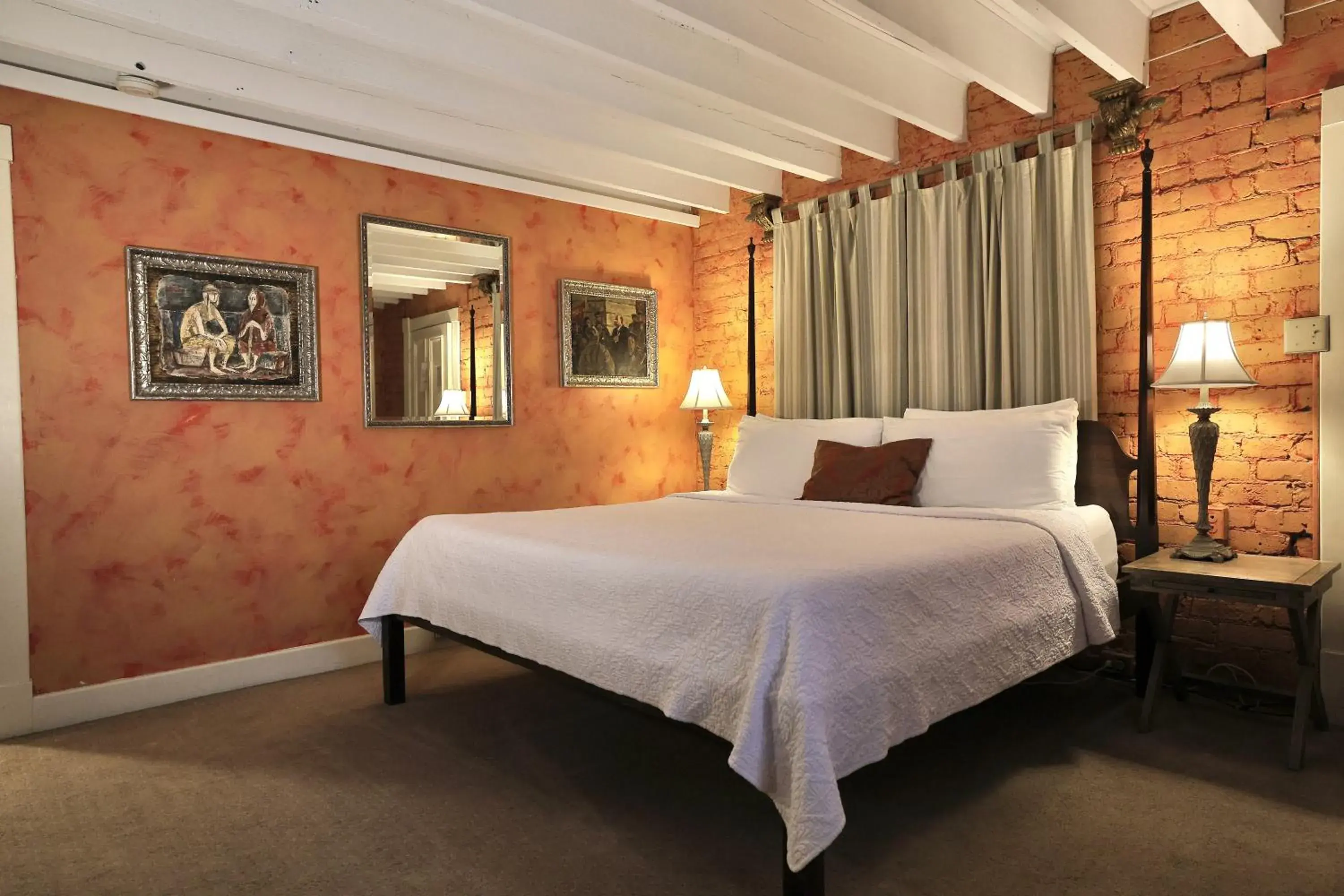 King Room with Garden View in Foley House Inn King Room with Garden View in Foley House Inn