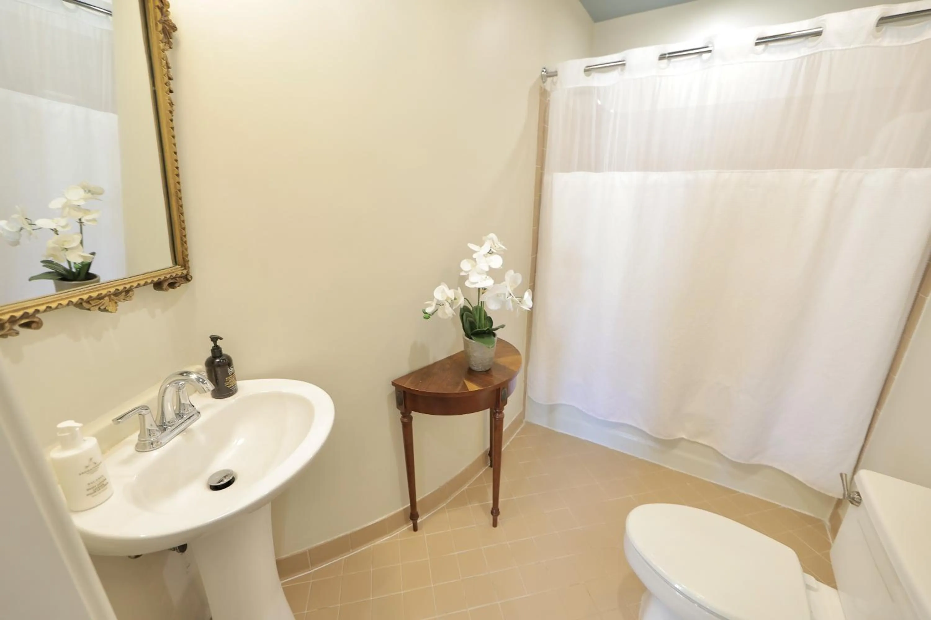 Bathroom in Foley House Inn