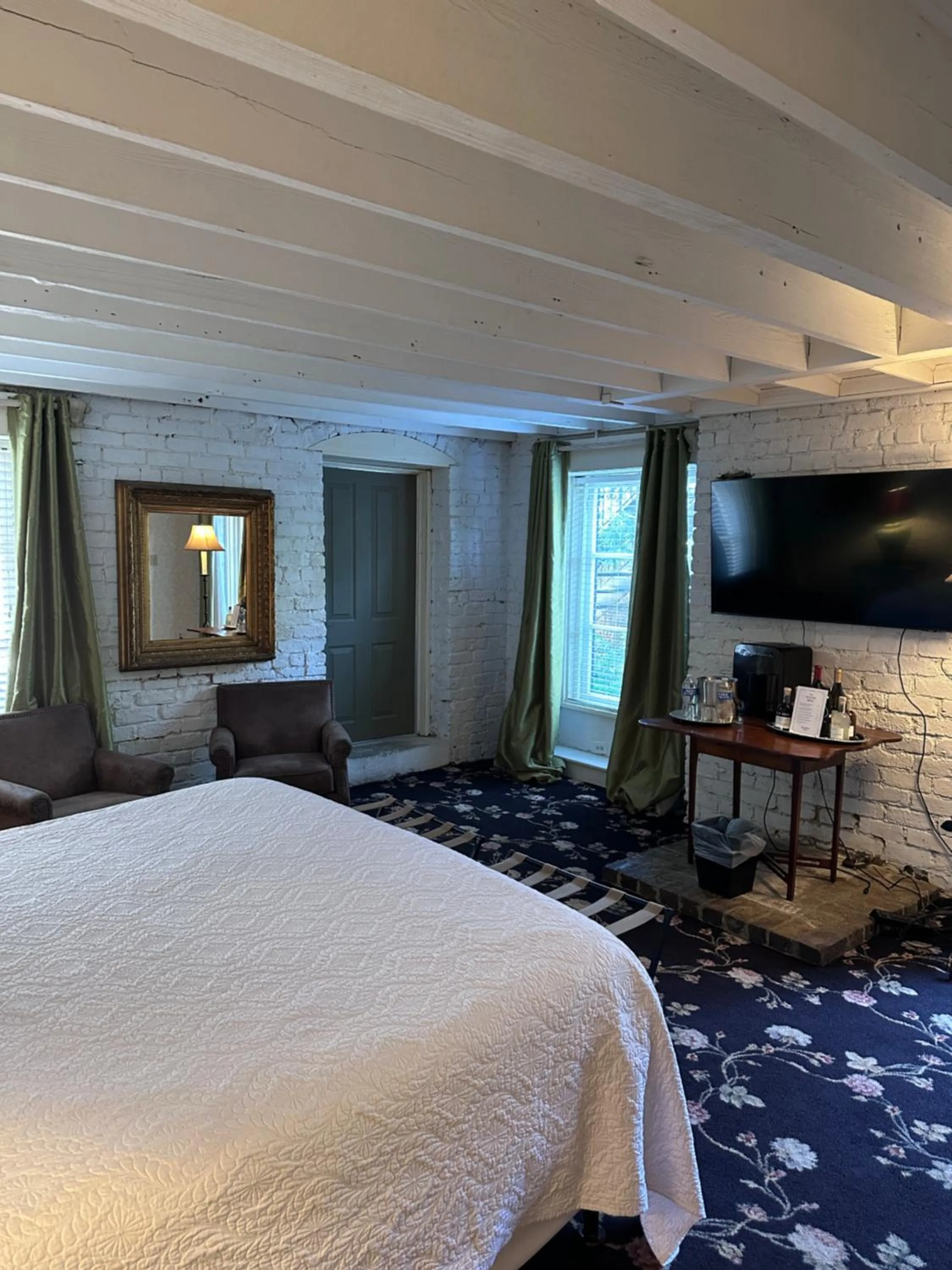 TV and multimedia, Bed in Foley House Inn