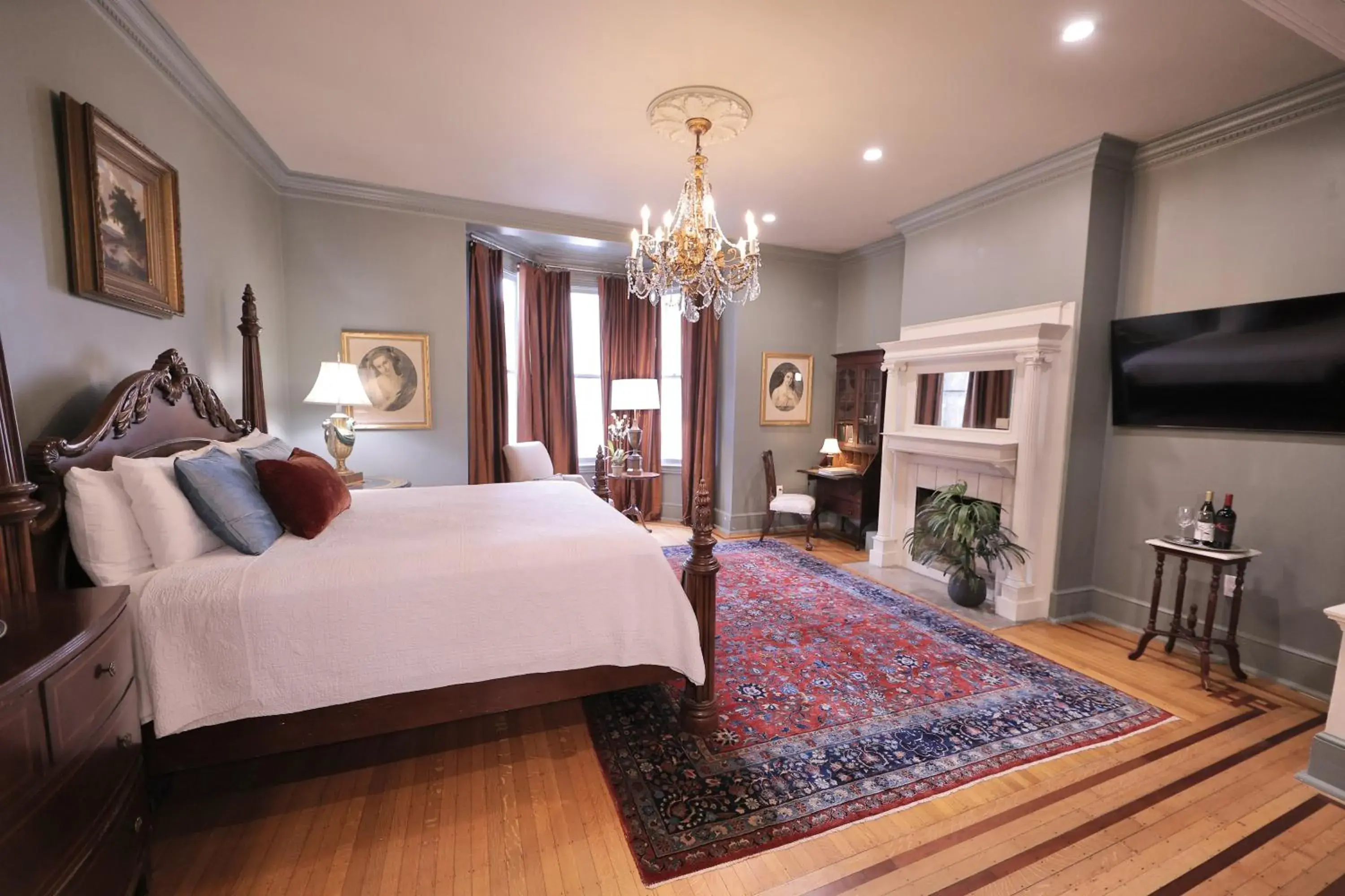 Superior King Room in Foley House Inn Superior King Room in Foley House Inn