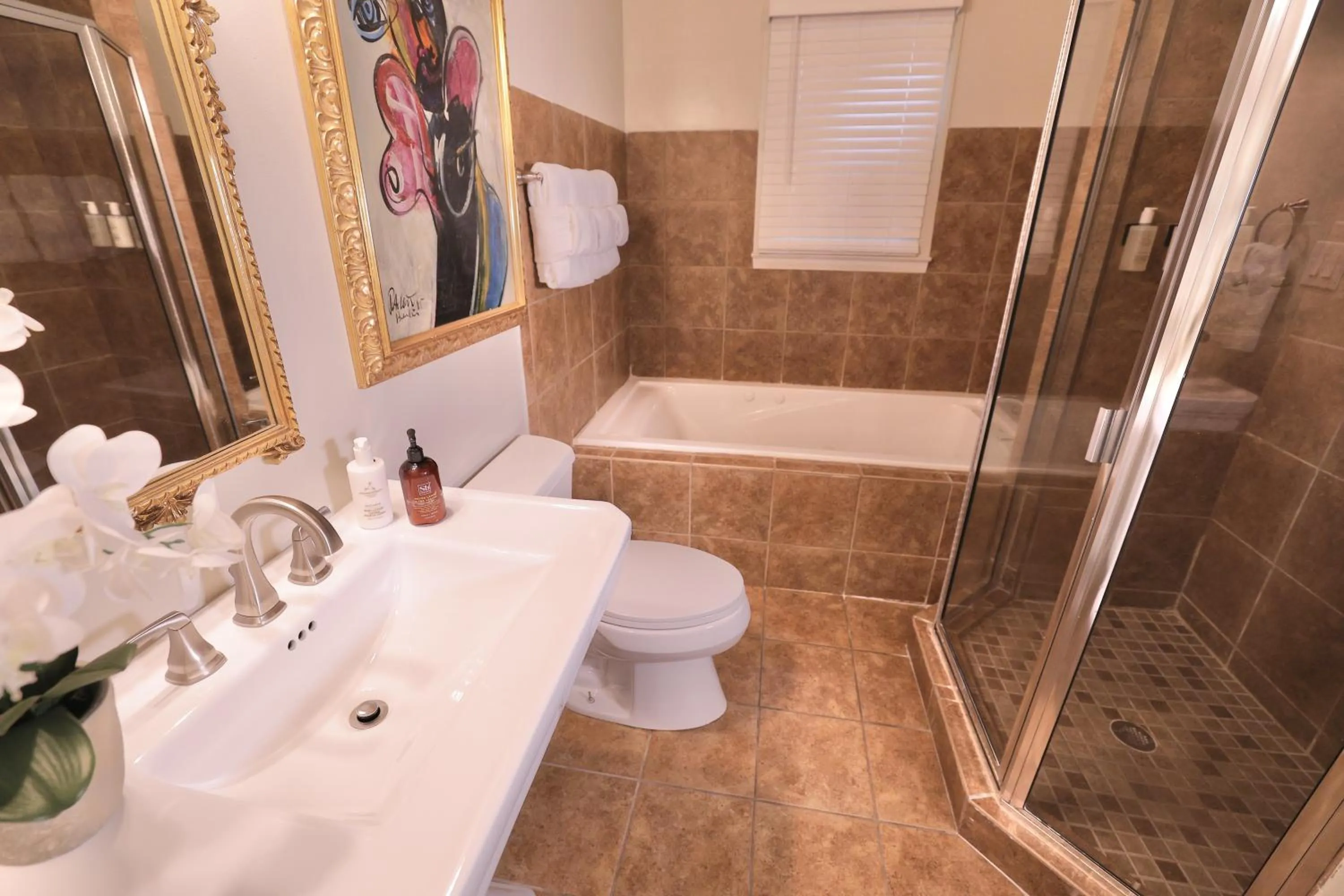 Shower in Foley House Inn