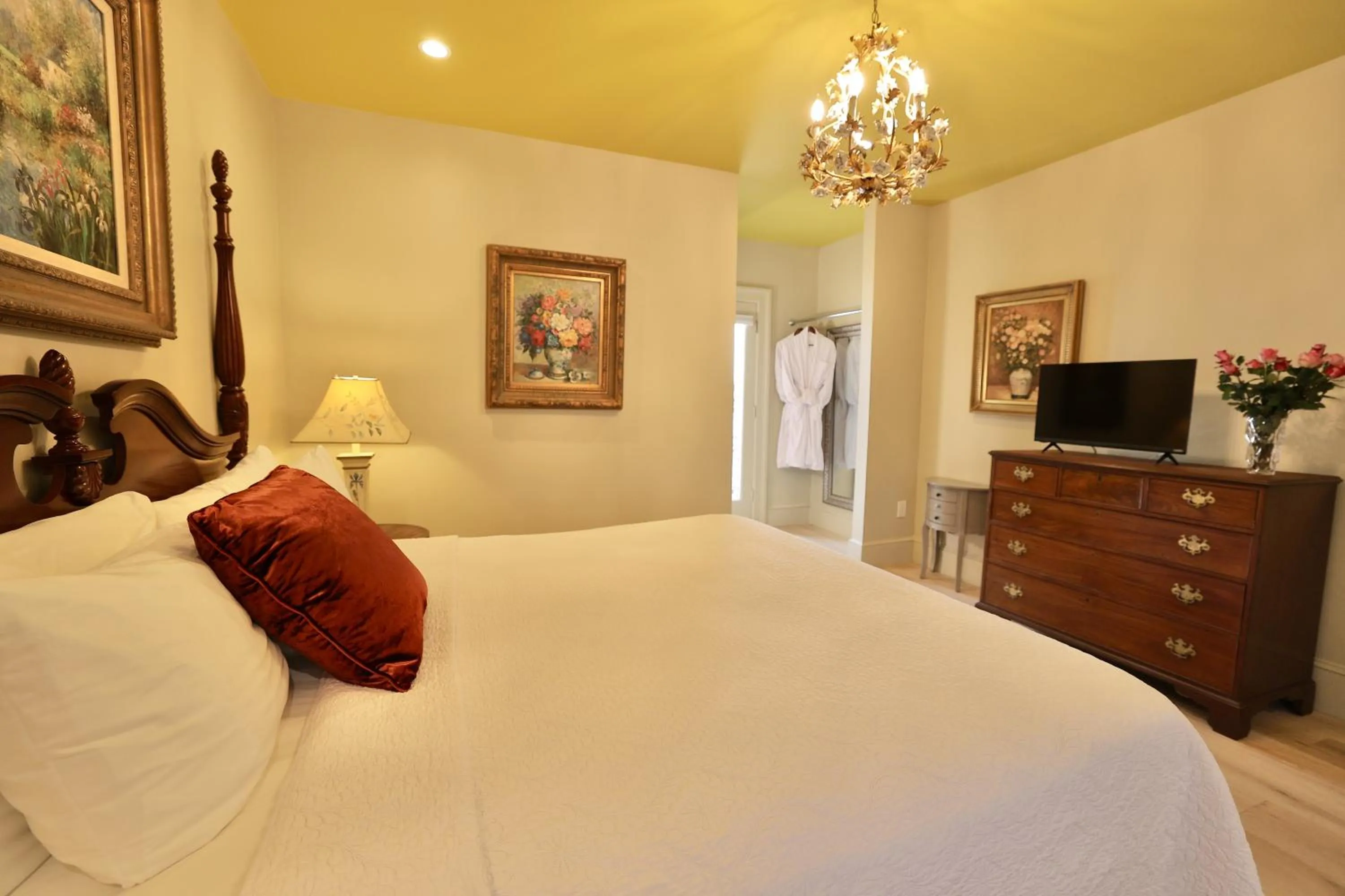 Bedroom, Bed in Foley House Inn