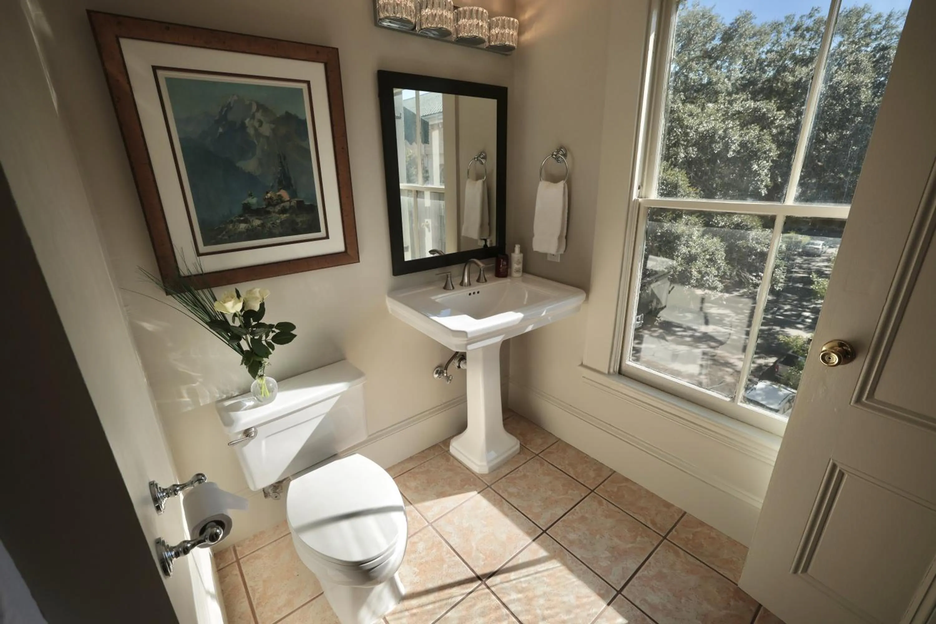 Toilet in Foley House Inn