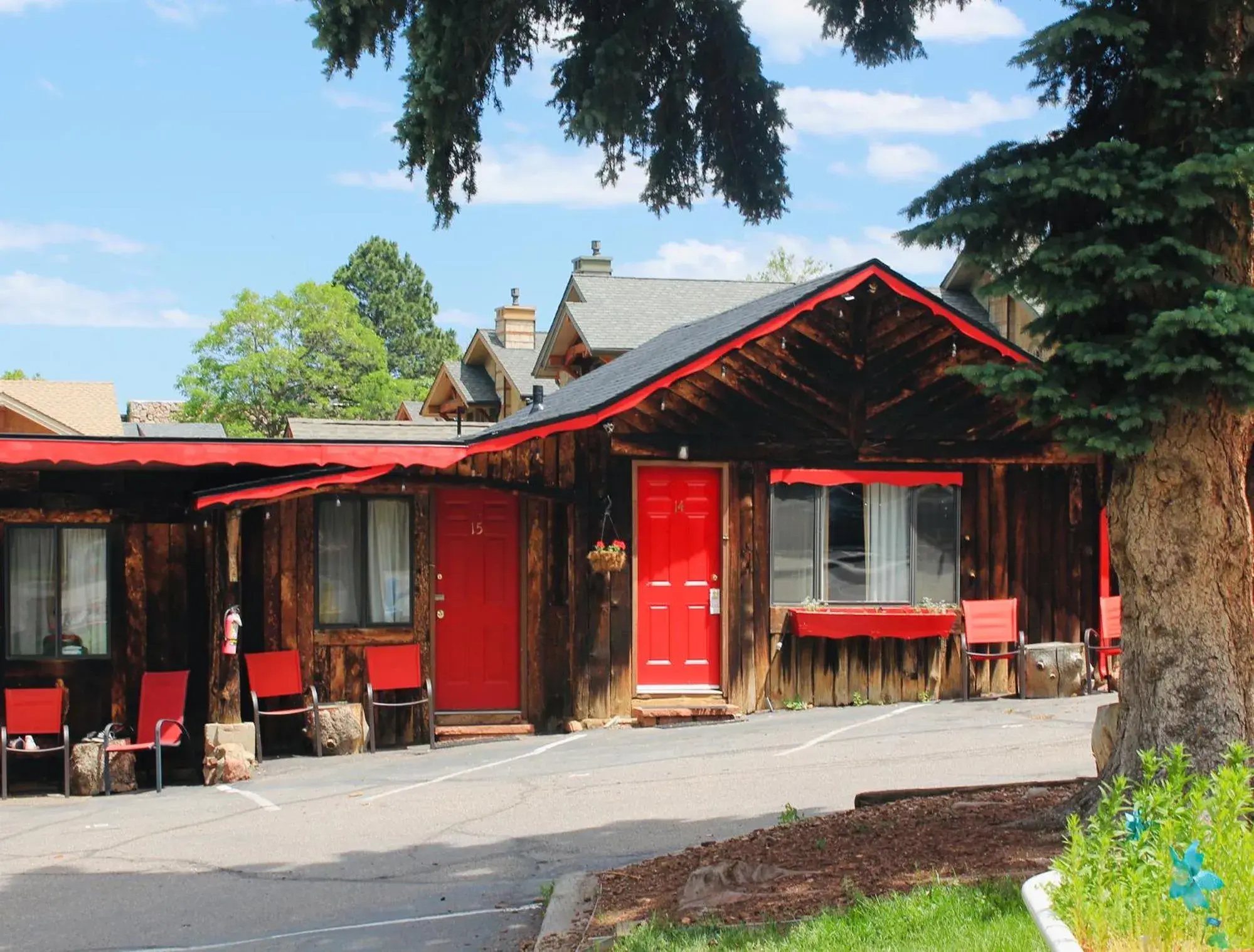 Property building in Foot of the Mountain Motel Property building in Foot of the Mountain Motel