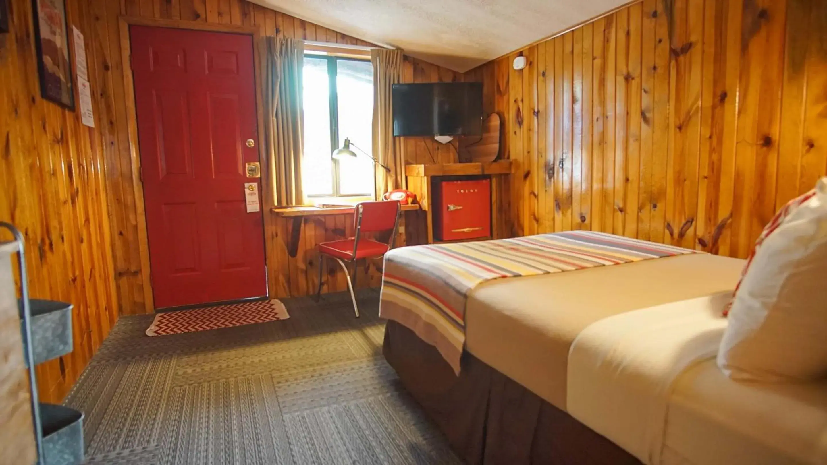 Cozy Up in Foot of the Mountain Motel Cozy Up in Foot of the Mountain Motel