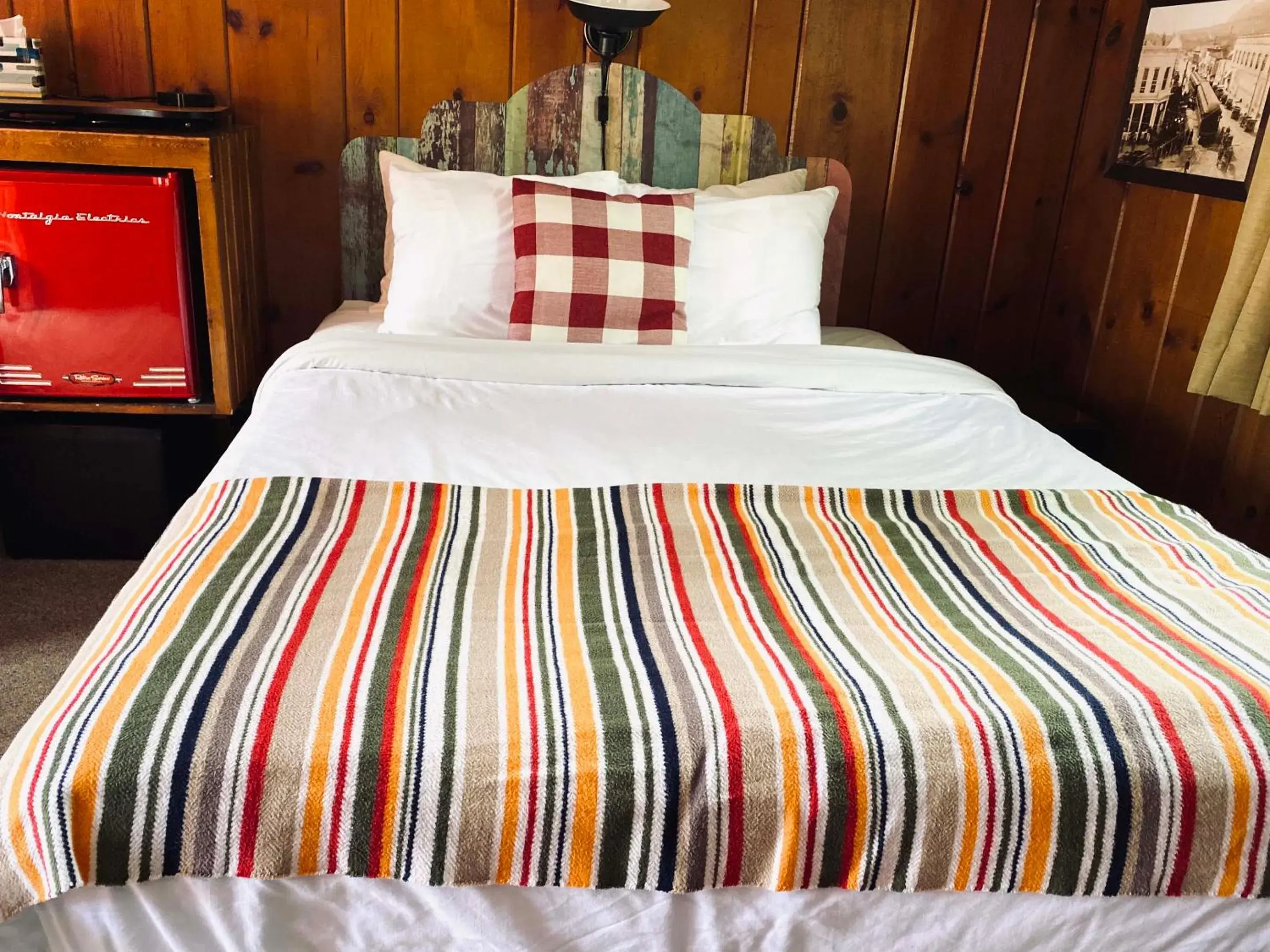 Bed in Foot of the Mountain Motel Bed in Foot of the Mountain Motel