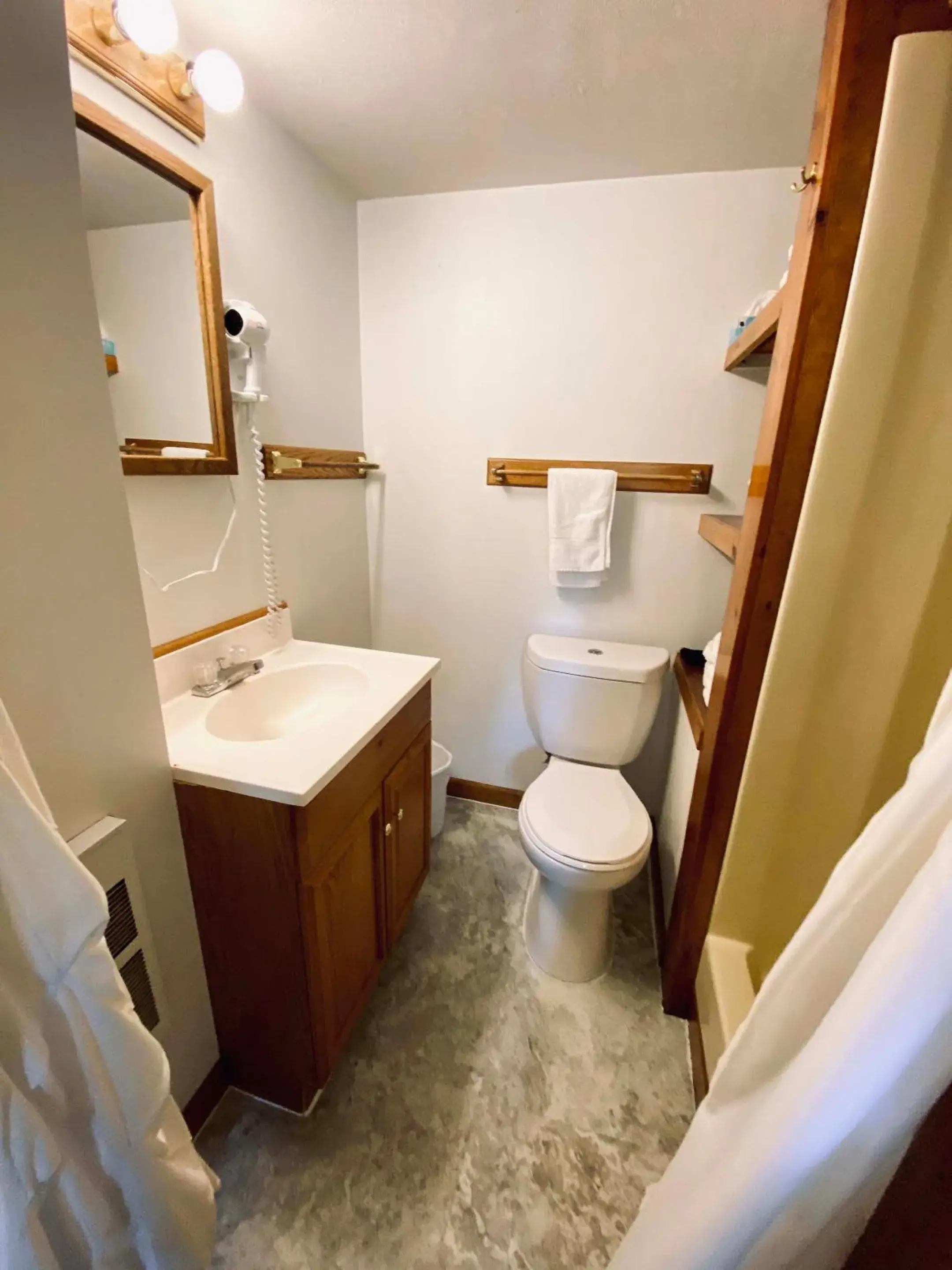 Bathroom in Foot of the Mountain Motel Bathroom in Foot of the Mountain Motel