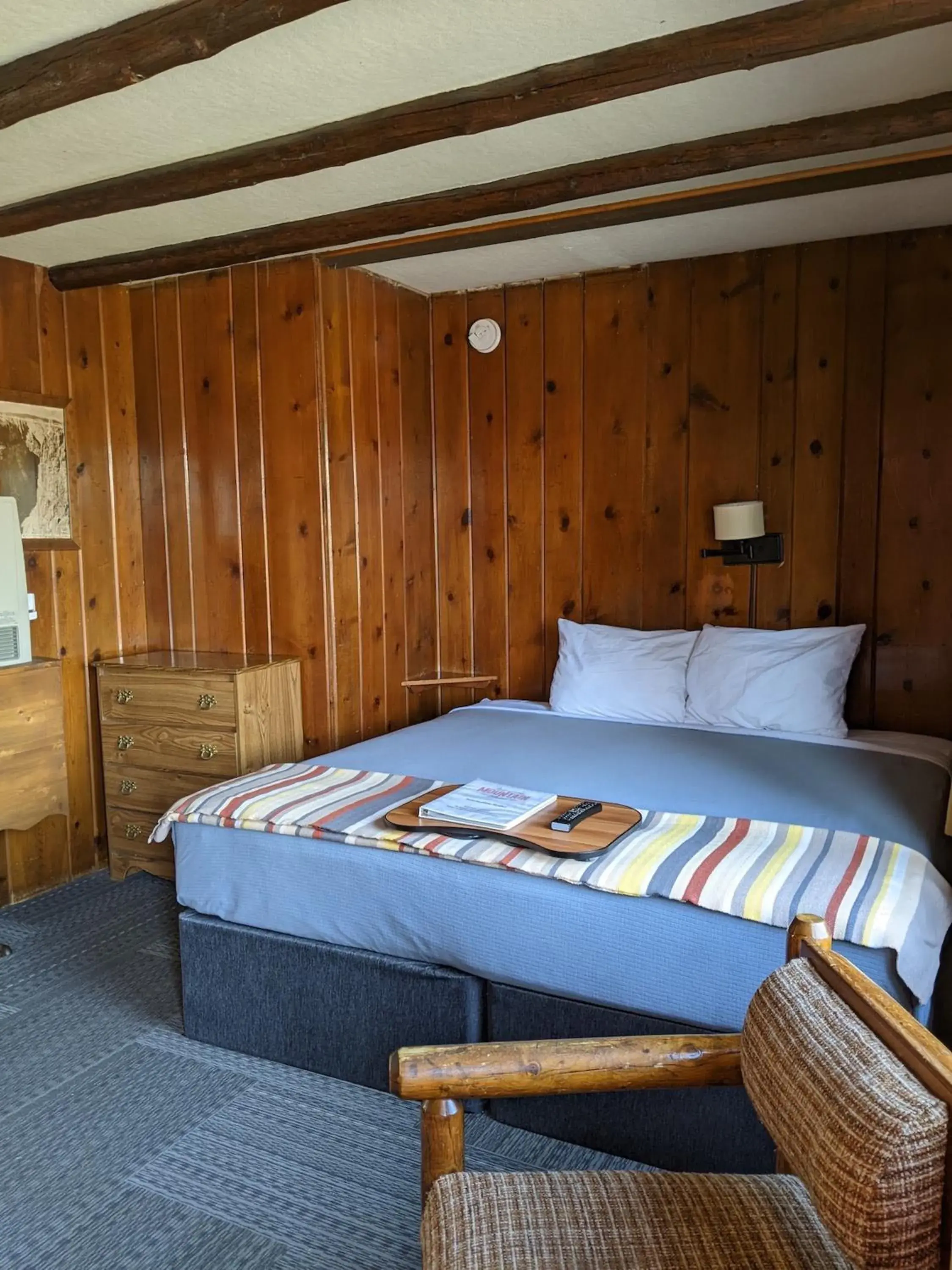 Cozy King in Foot of the Mountain Motel Cozy King in Foot of the Mountain Motel