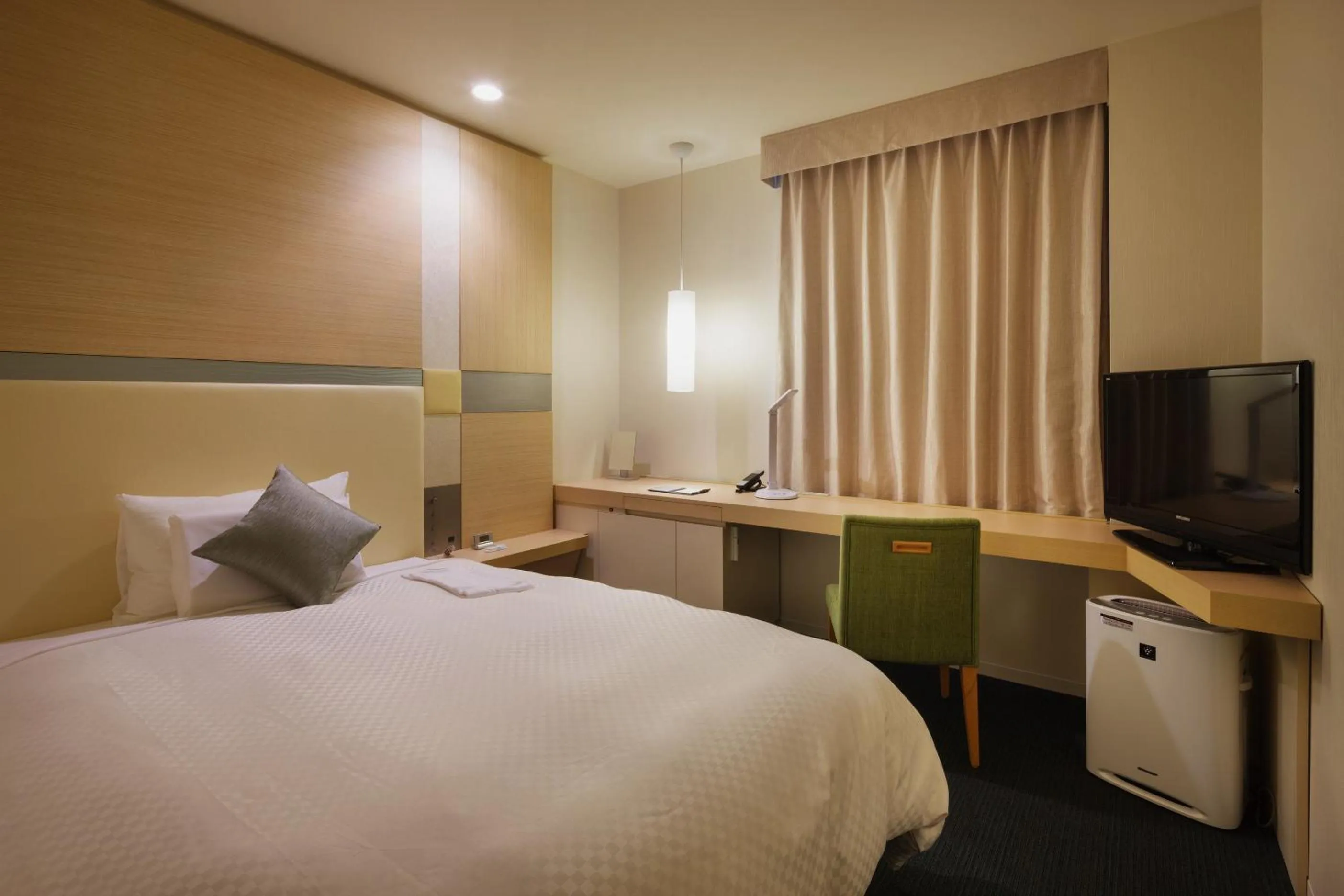 Photo of the whole room, TV/Entertainment Center in JR-EAST Hotel Mets Niigata