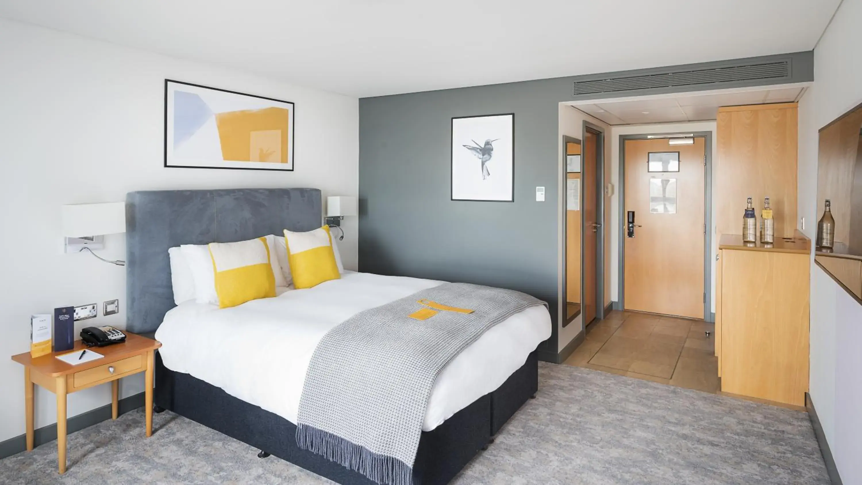 Bedroom, Bed in voco Reading Bedroom, Bed in voco Reading