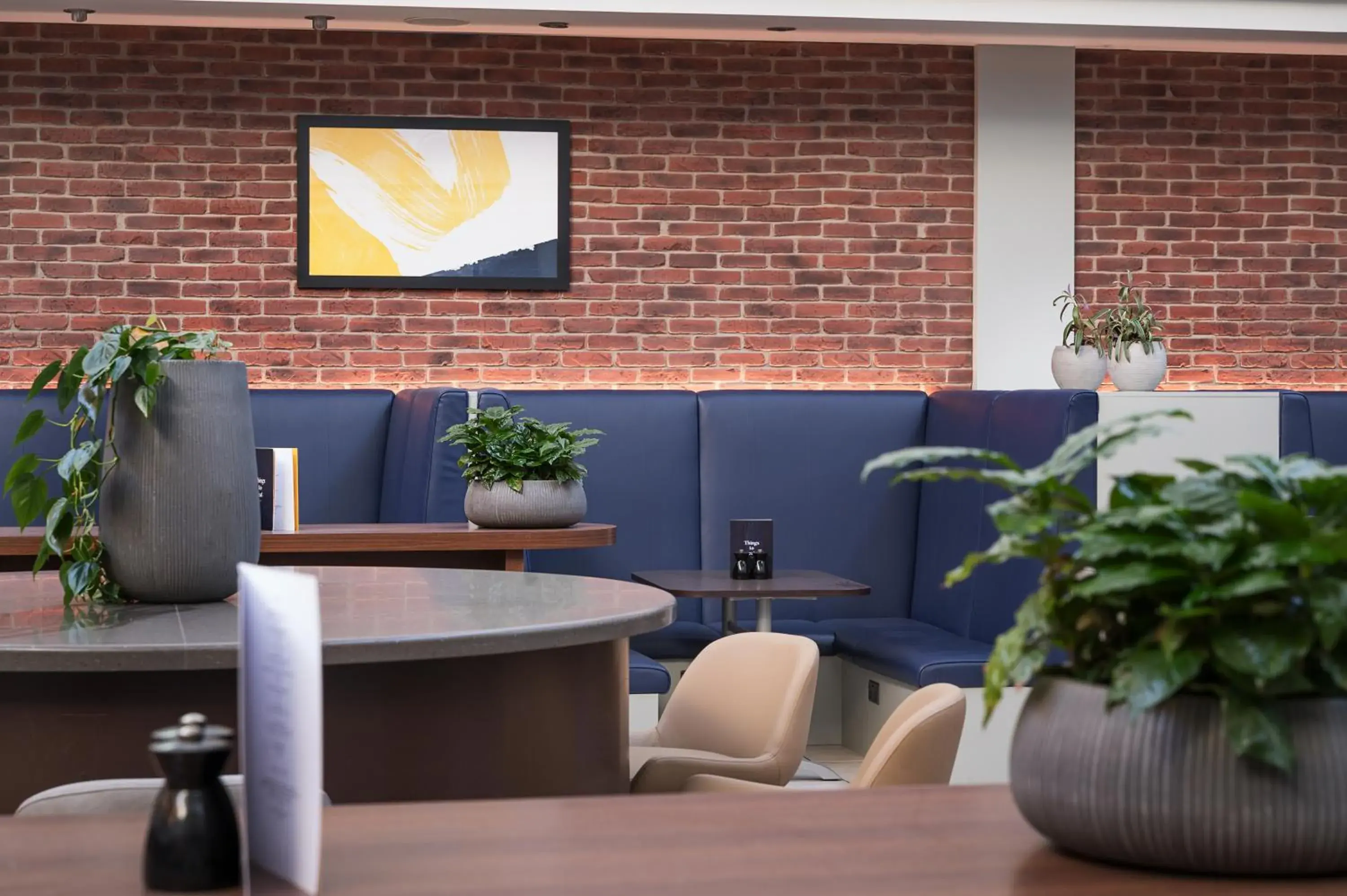 Lounge or bar in voco Reading Lounge or bar in voco Reading