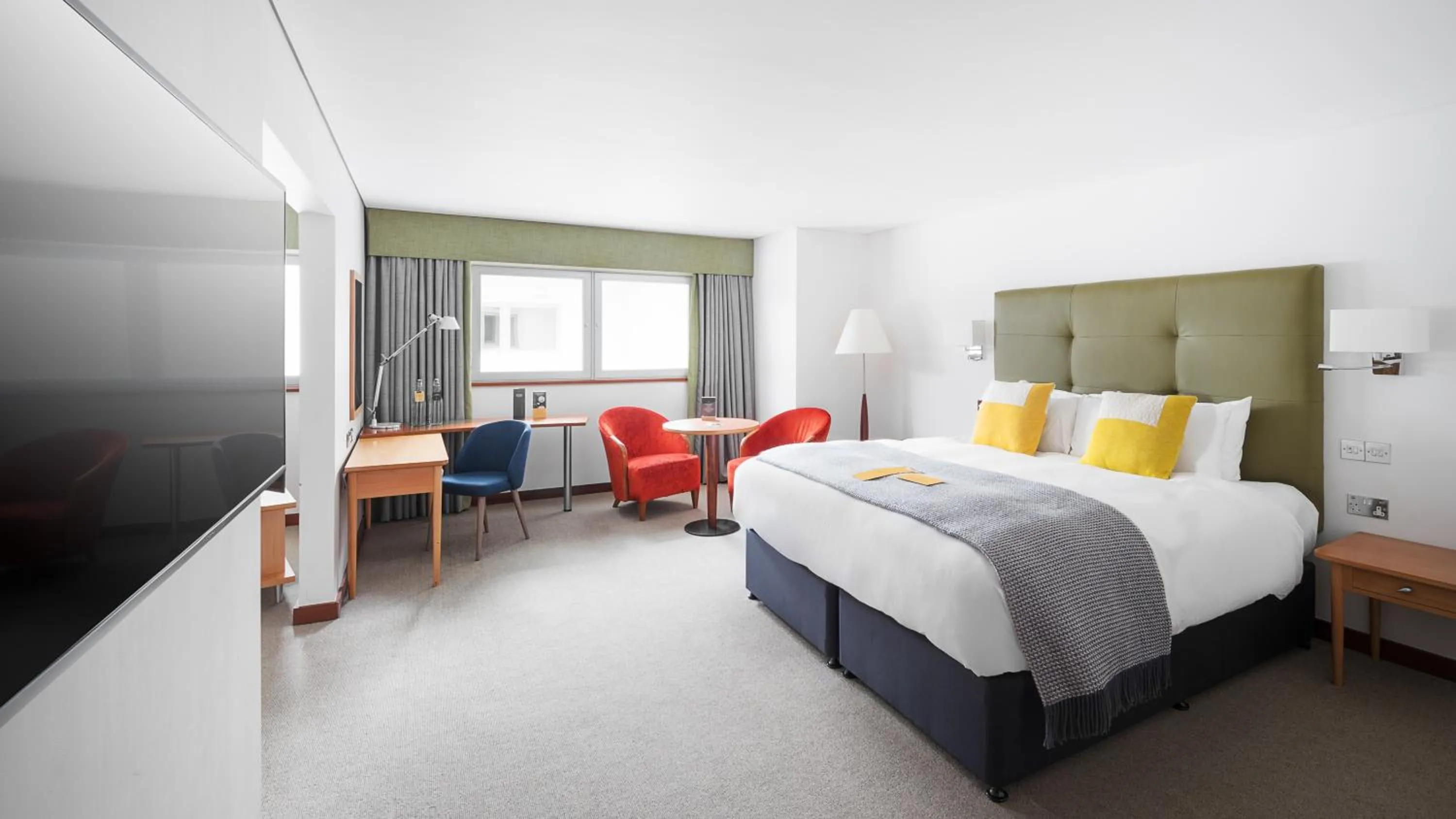 Bedroom, Bed in voco Reading