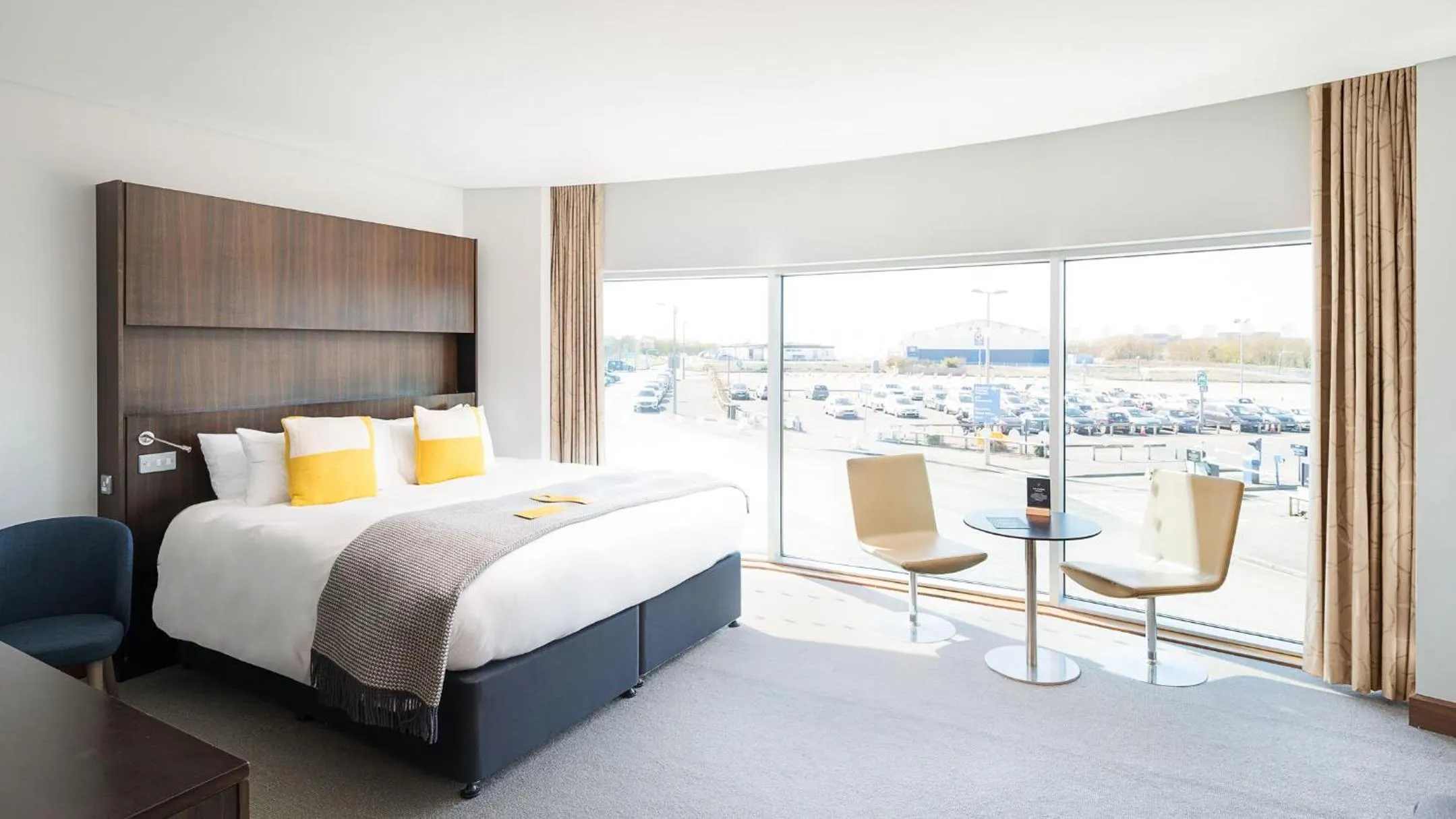 Photo of the whole room, Bed in voco Reading