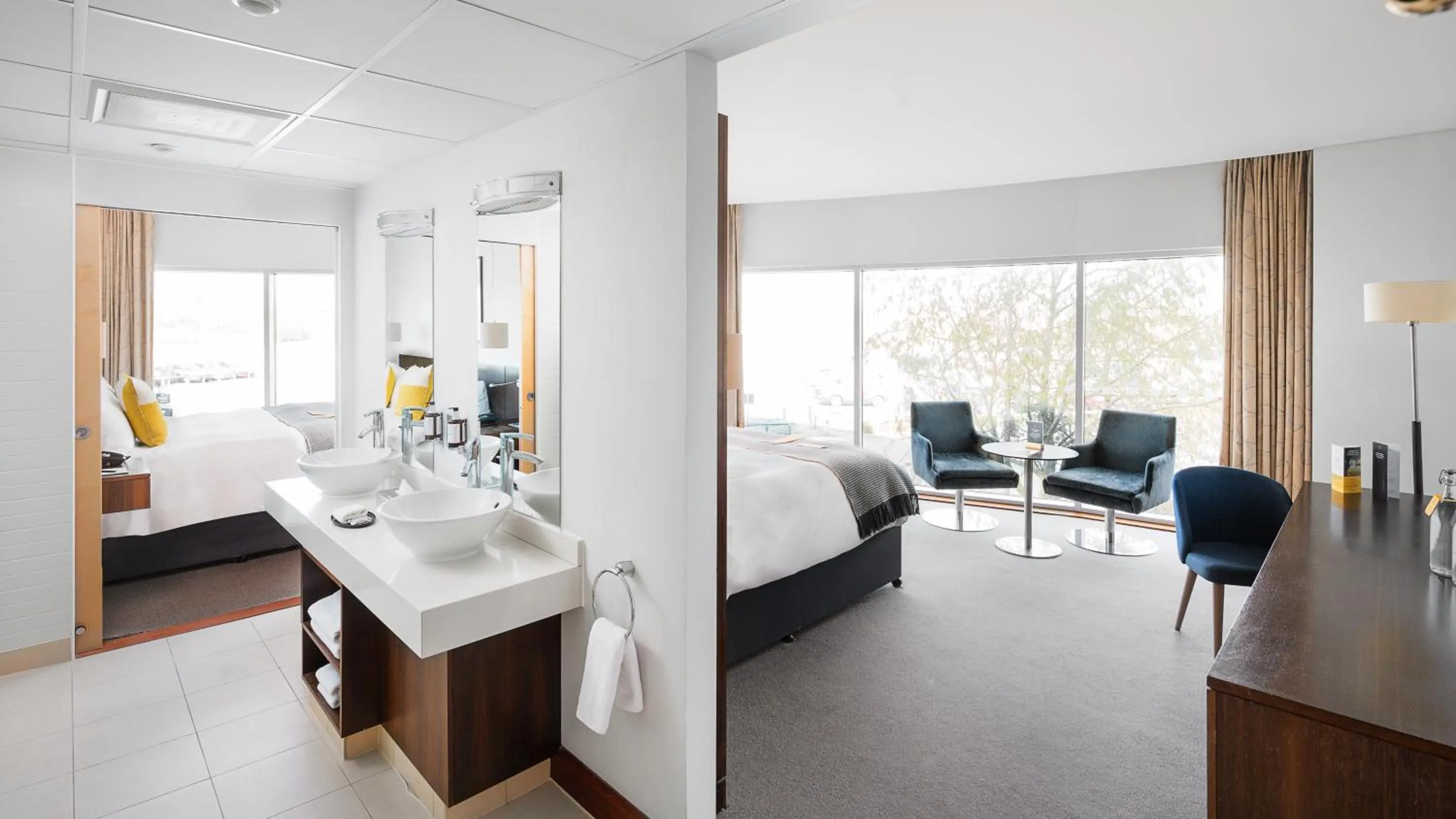 Bedroom, Bed in voco Reading