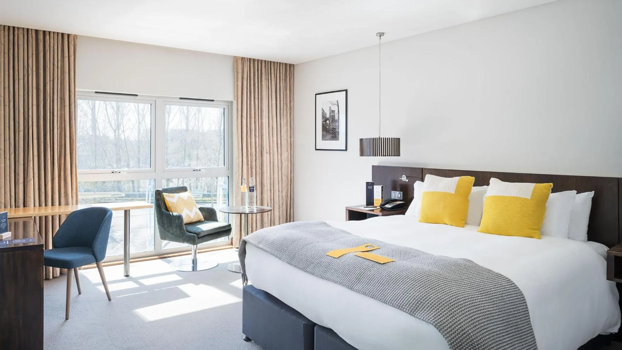 Photo of the whole room, Bed in voco Reading